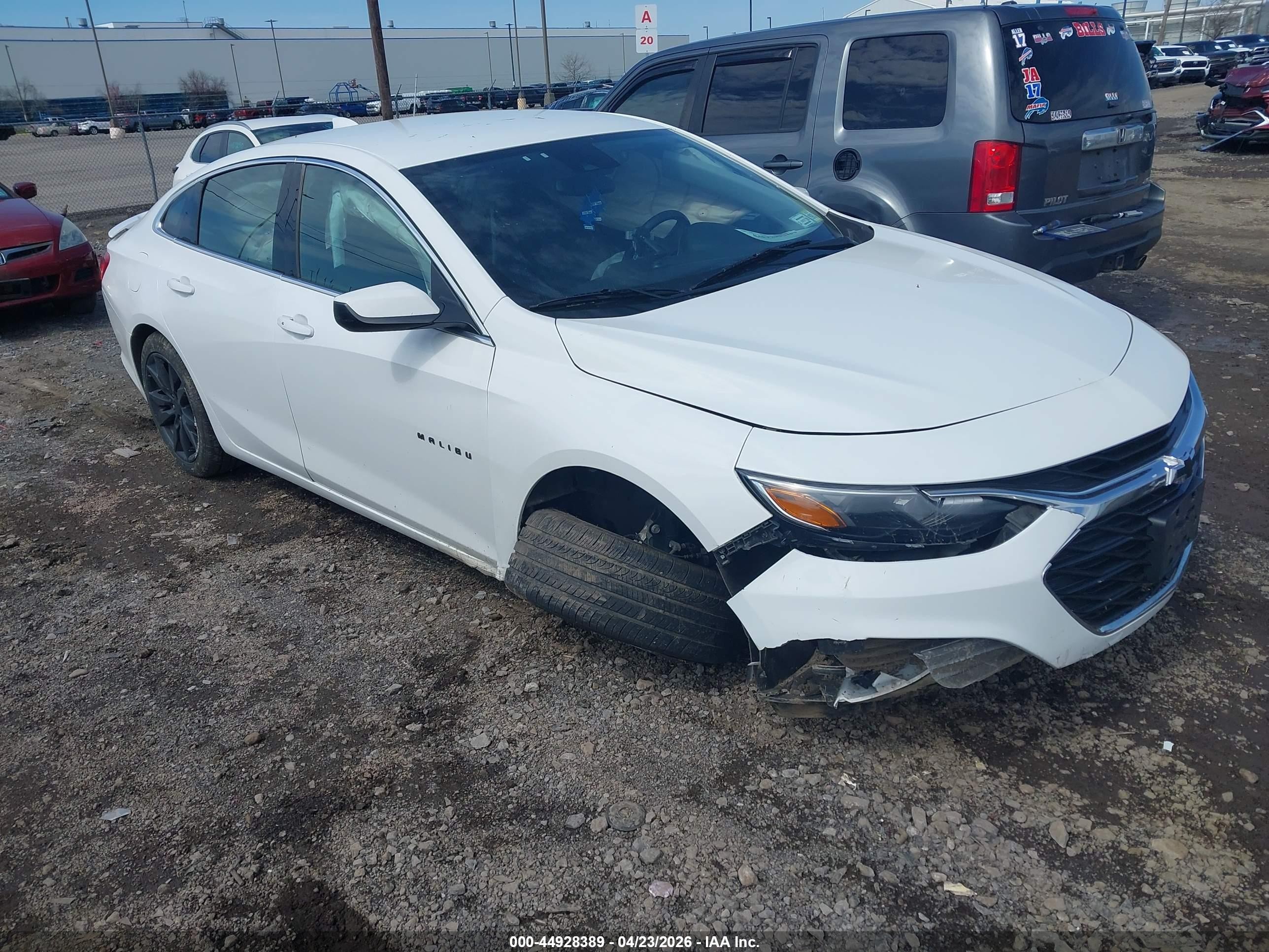 2021 Chevrolet Malibu RS, VIN 1G1ZG5ST3MF030547 — Перед