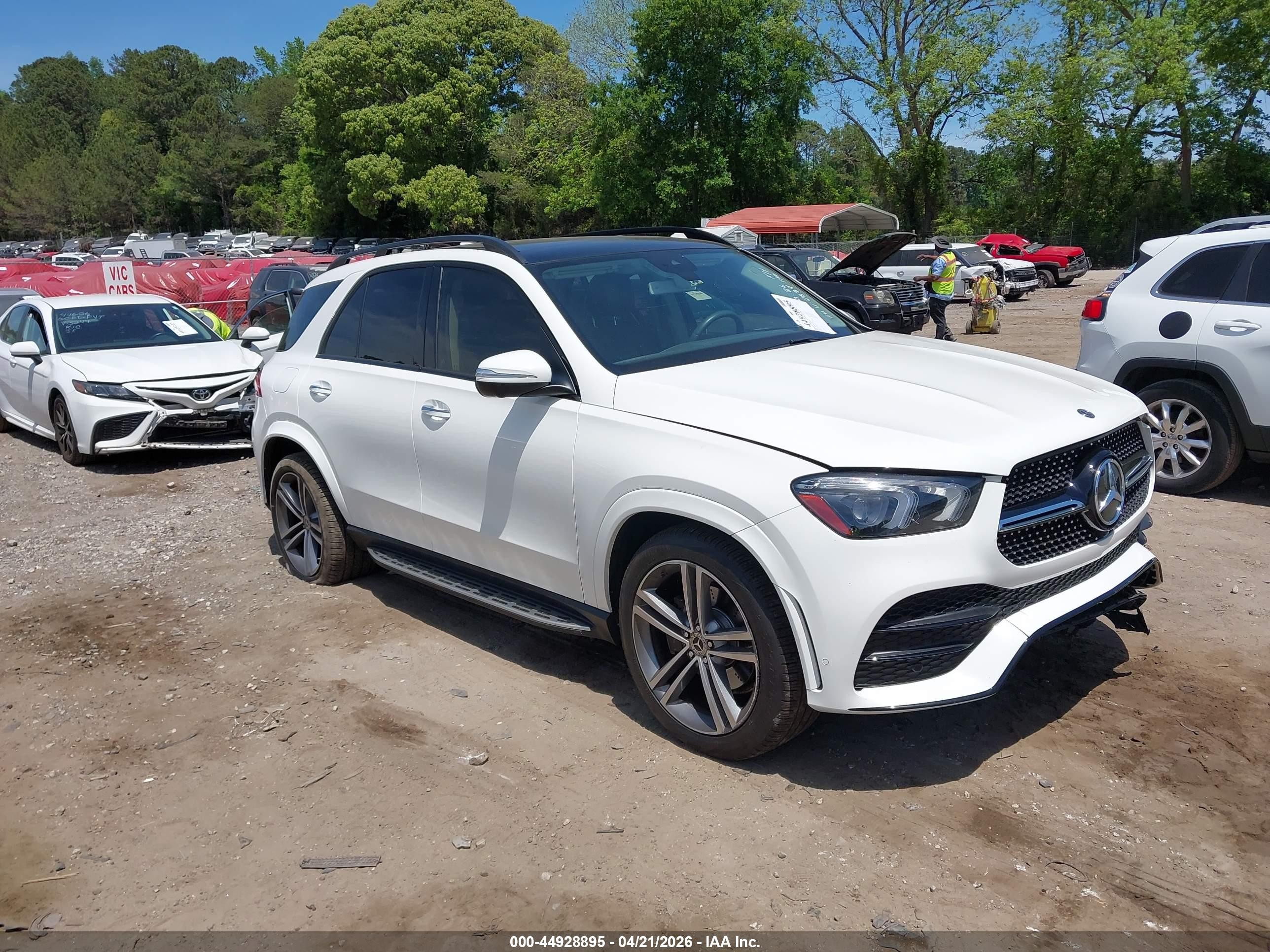 2020 Mercedes-Benz GLE 350, VIN 4JGFB4JB1LA132884 — Front end