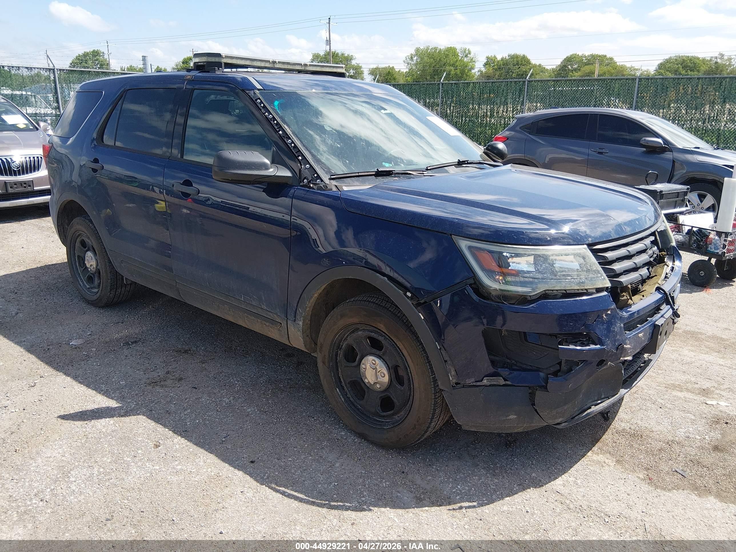 2016 Ford Police Interceptor Utility, VIN 1FM5K8AR8GGB43464 — Перед