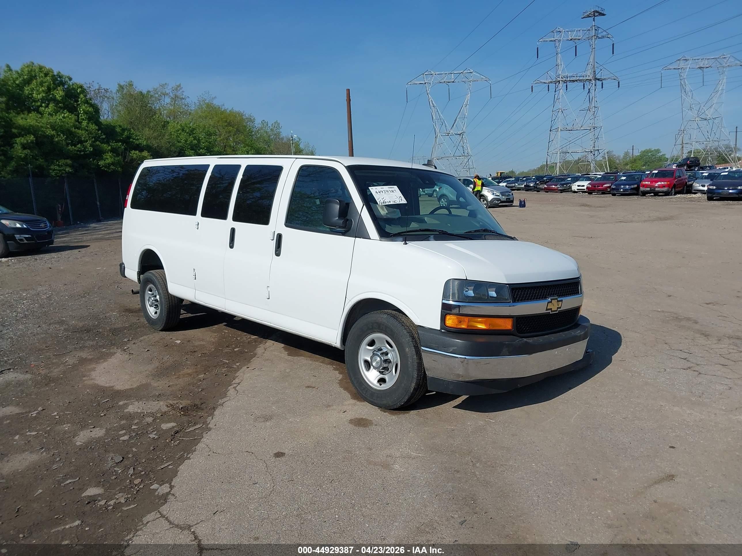 2021 Chevrolet Express Passenger LT, VIN 1GAZGPF77M1312695 — Front end
