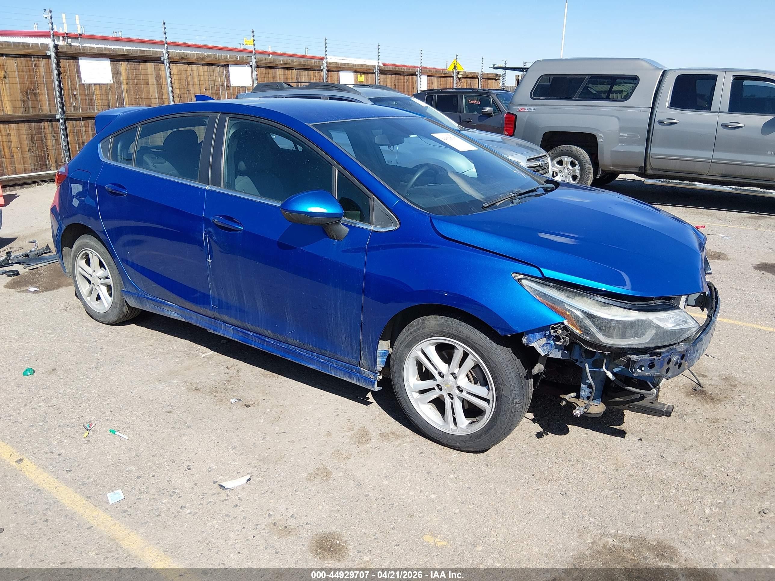 2018 Chevrolet Cruze LT, VIN 3G1BE6SM2JS525397 — Front end
