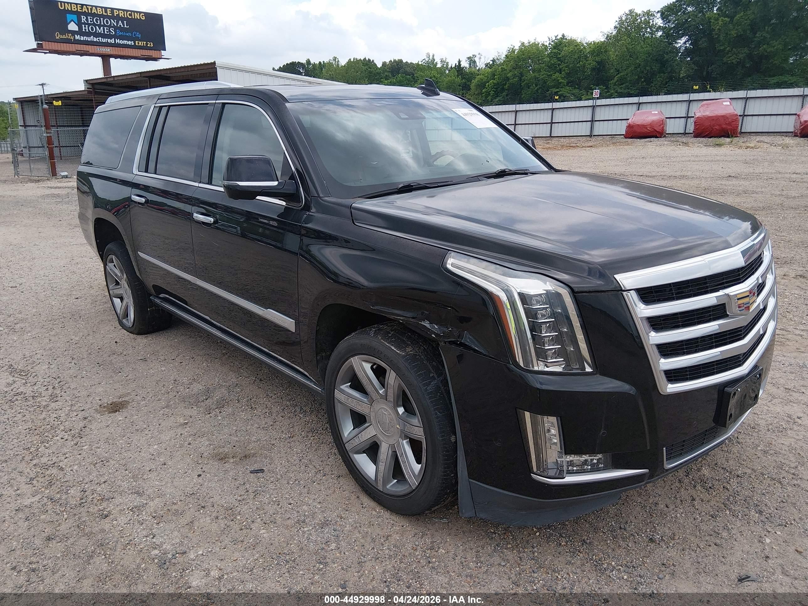 2017 Cadillac Escalade ESV Premium Luxury, VIN 1GYS3JKJ3HR181639 — Front end