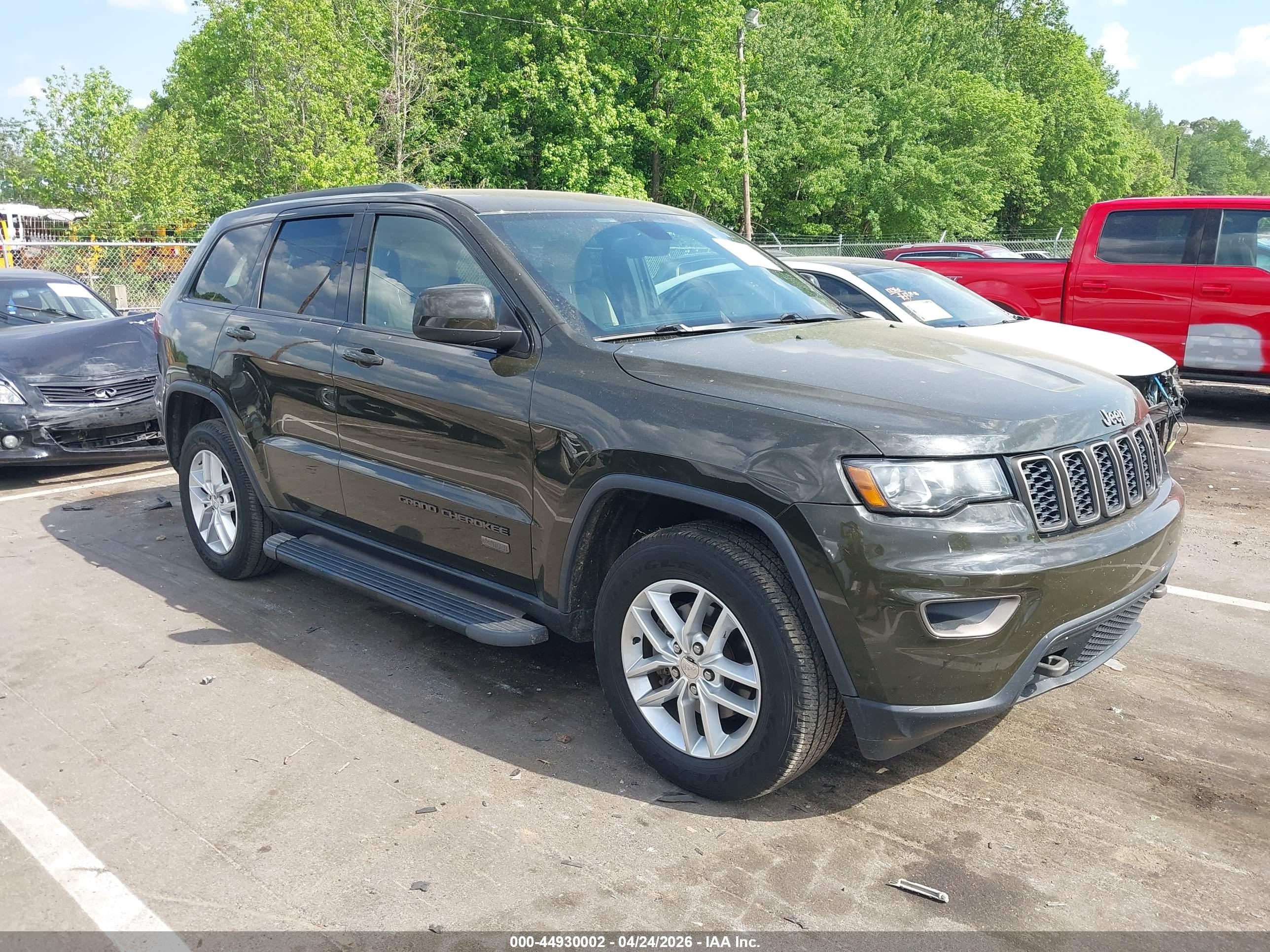 2016 Jeep Grand Cherokee Laredo, VIN 1C4RJFAG3GC495385 — Side