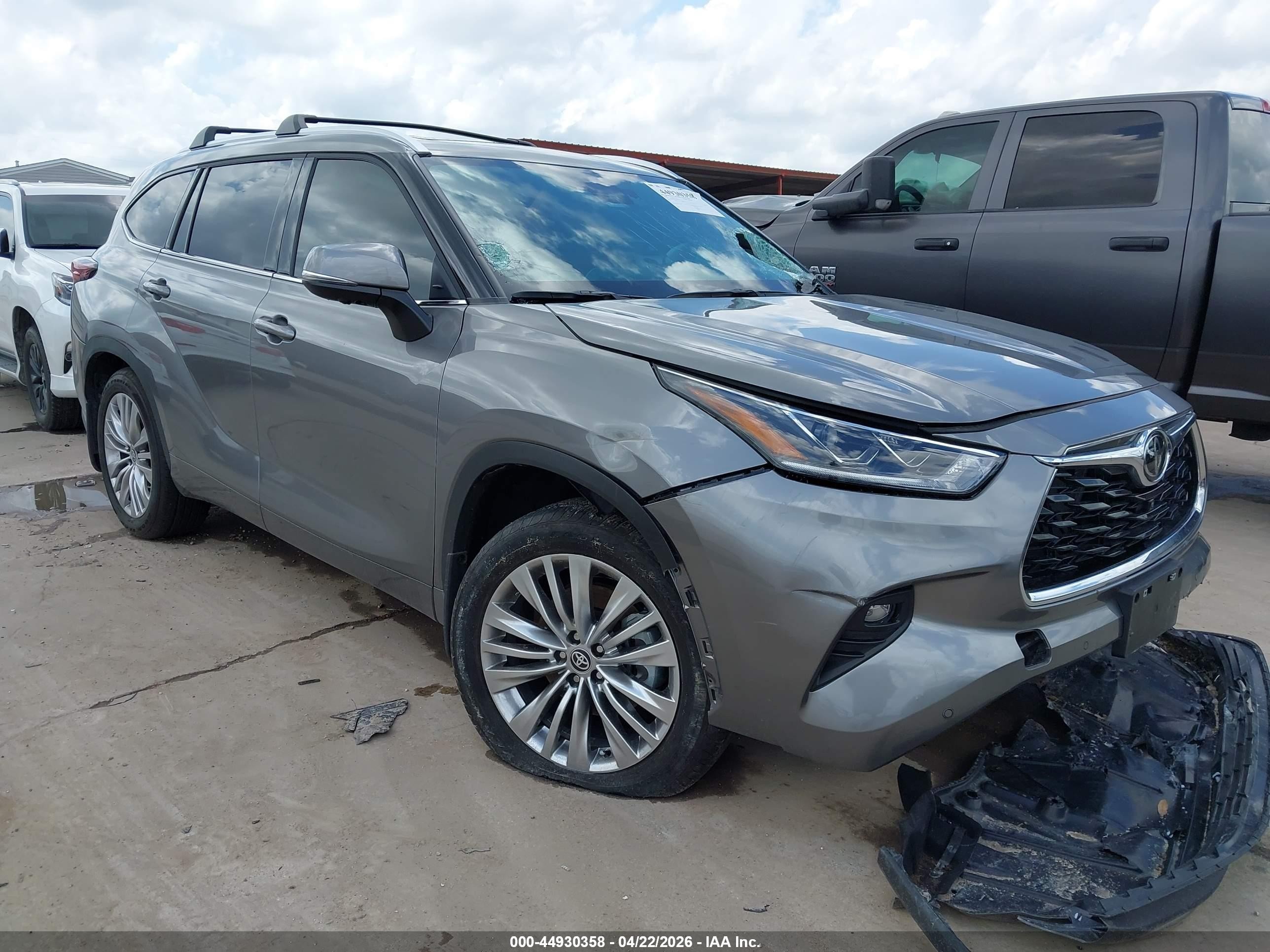 2026 Toyota Highlander XLE, VIN 5TDKDRBH7TS599159 — All over