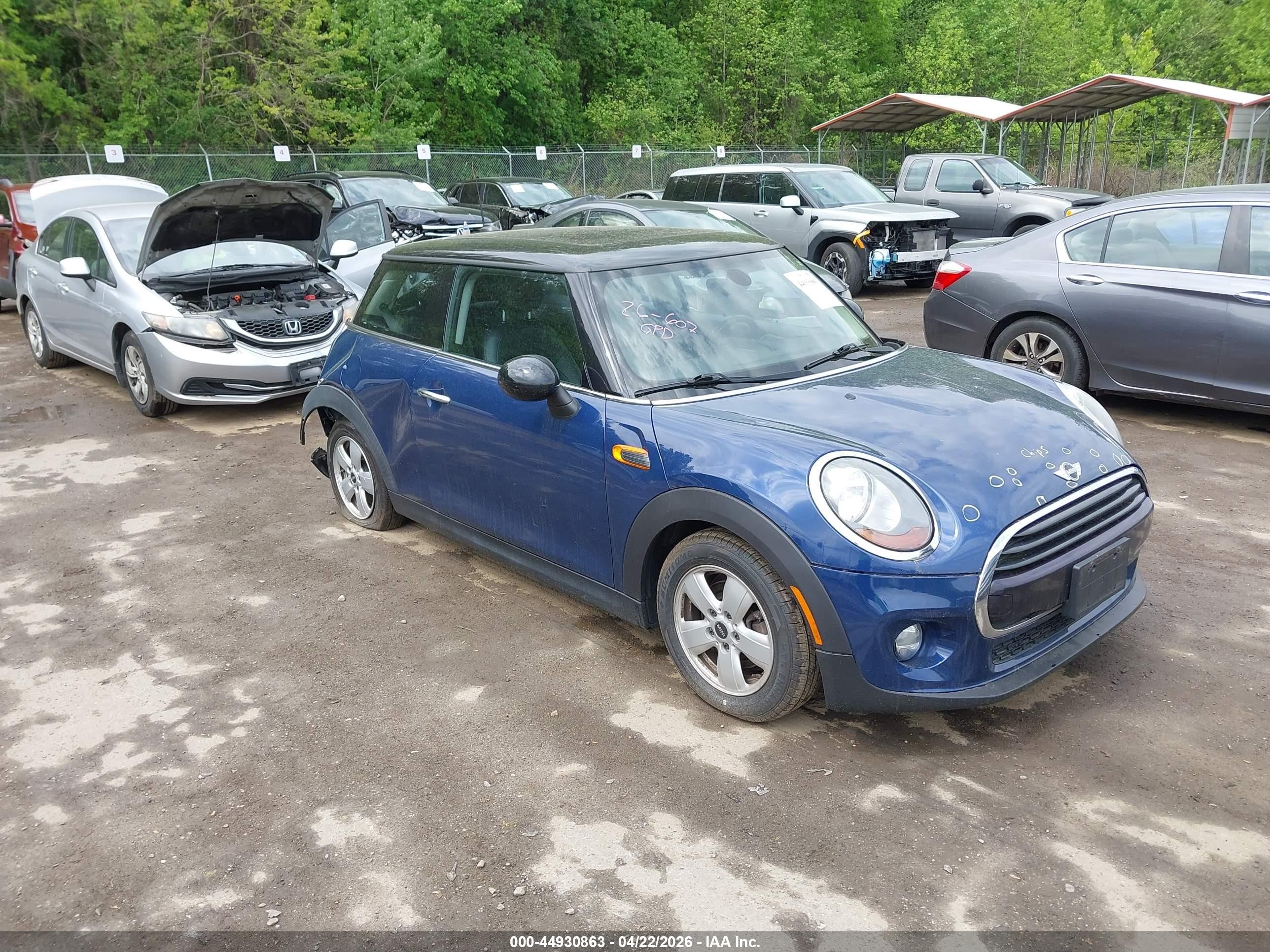 2016 MINI Hardtop, VIN WMWXP5C53G2D14772 — Зад