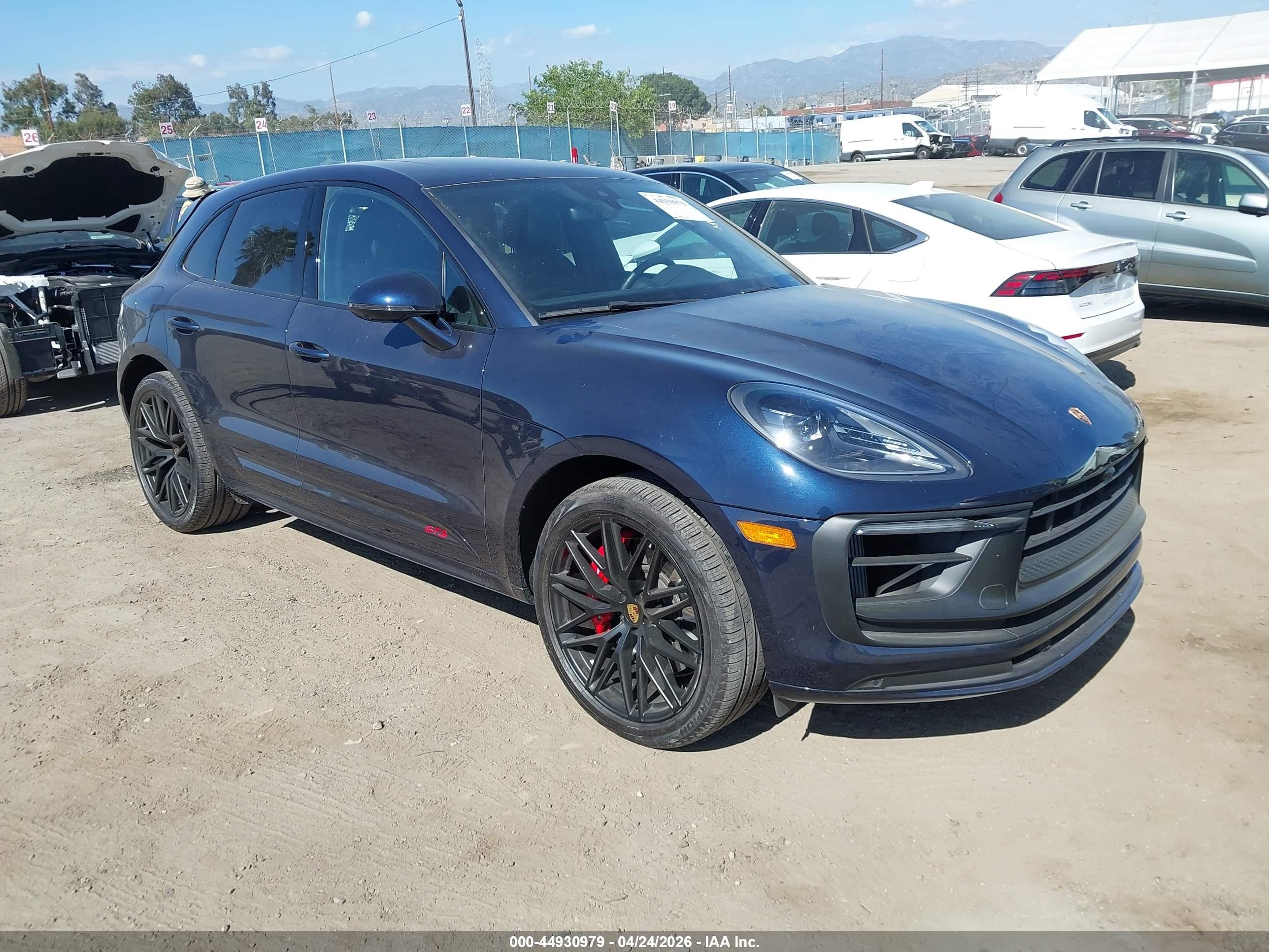2022 Porsche Macan Turbo, VIN WP1AF2A54NLB30313 — Rear end