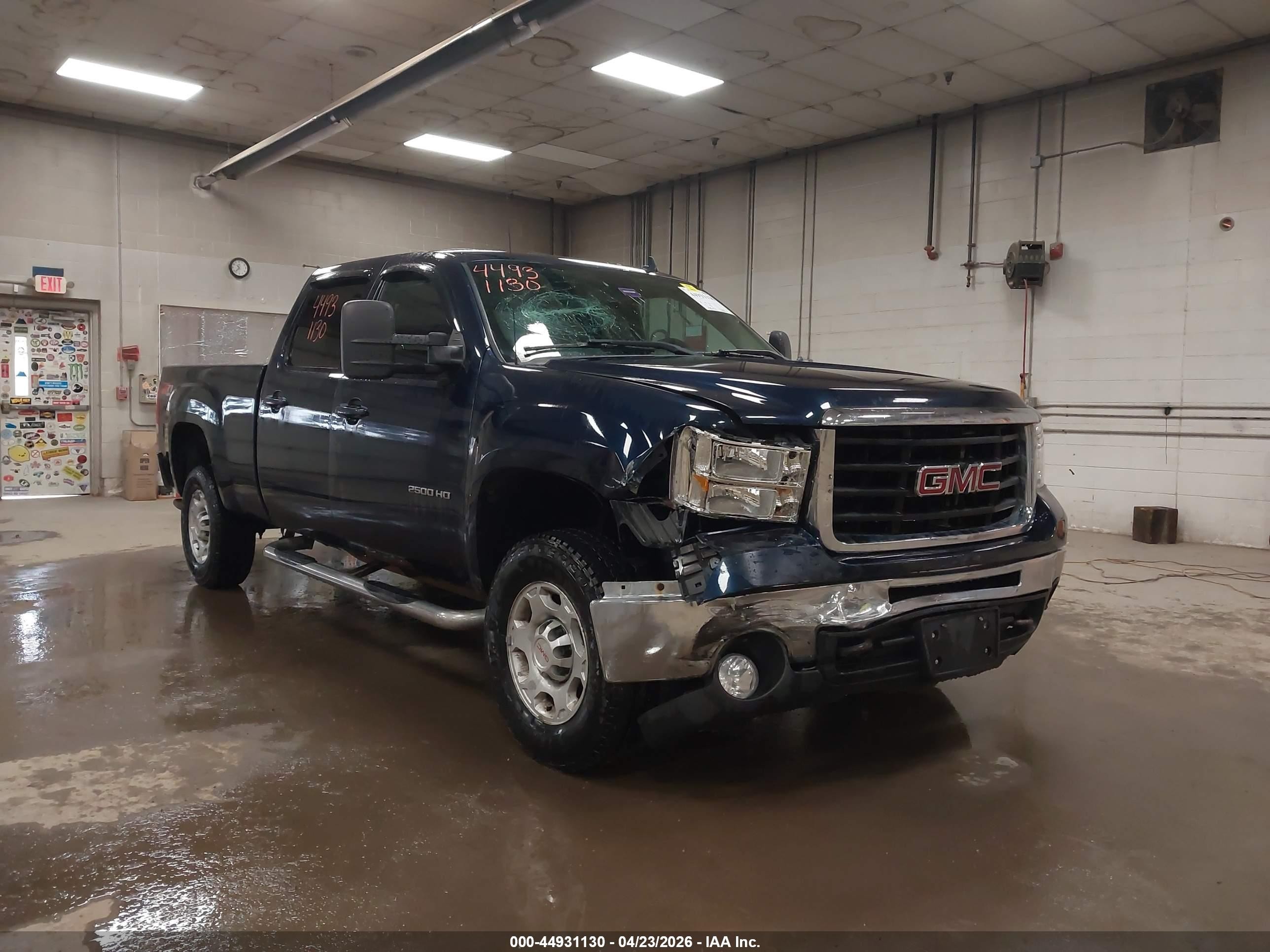 2010 GMC Sierra 2500HD SLT, VIN 1GT4K1BG2AF154753 — Front end