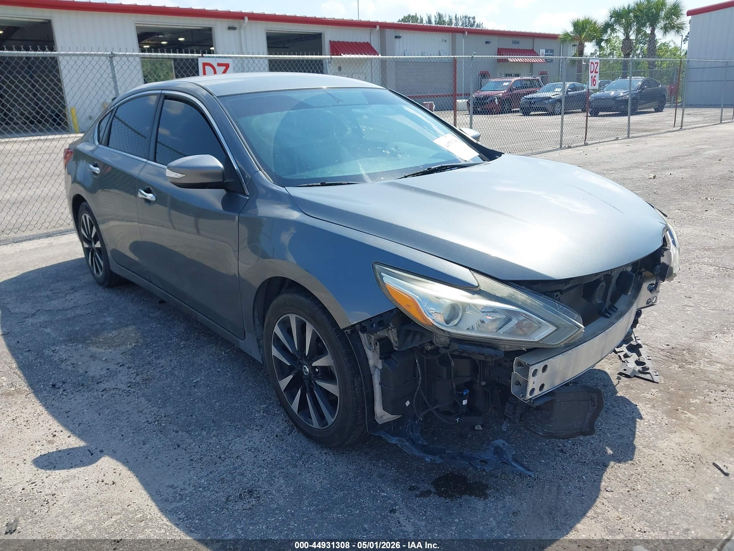 2018 Nissan Altima SL, VIN 1N4AL3APXJC228506 — Front end