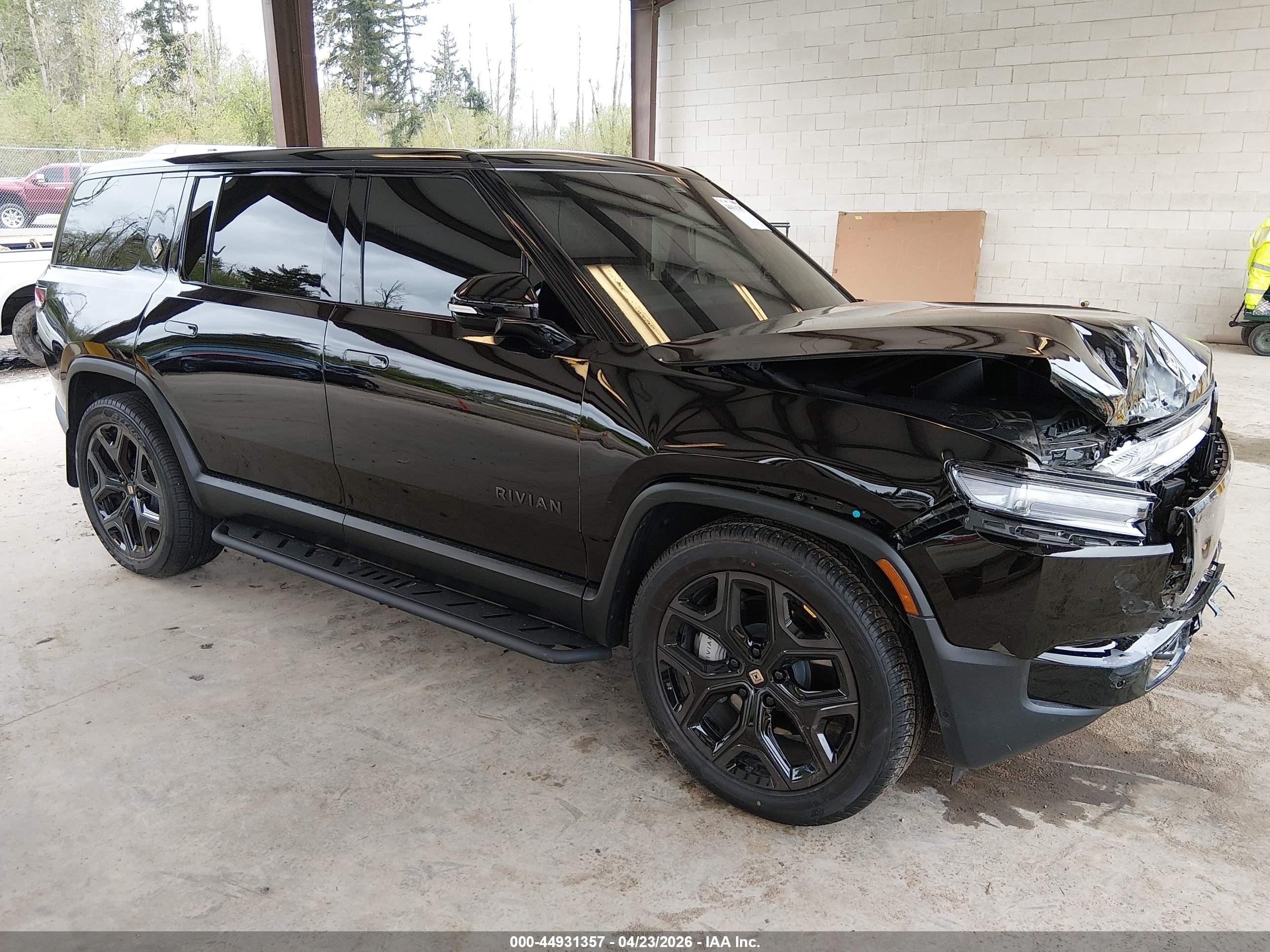 2026 Rivian R1S, VIN 7PDSGCBA5TN088071 — Front end