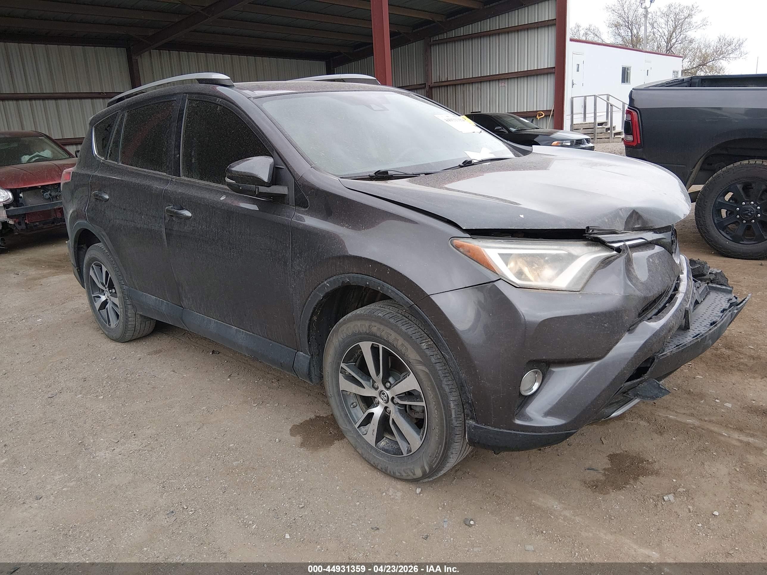 2018 Toyota RAV4 XLE, VIN 2T3WFREV9JW411931 — Front end