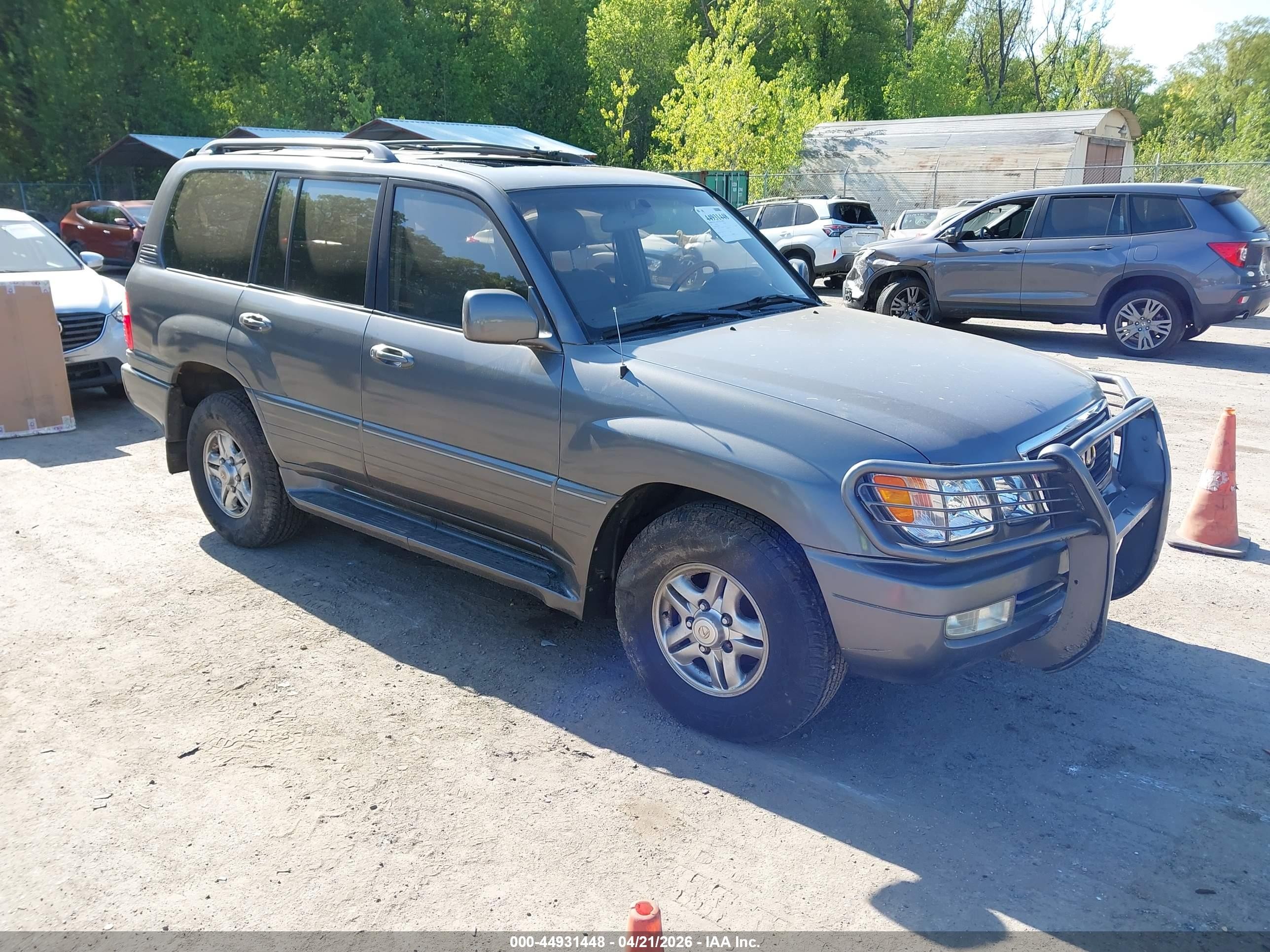 2001 Lexus LX 470, VIN JTJHT00W313505414 — Normal wear