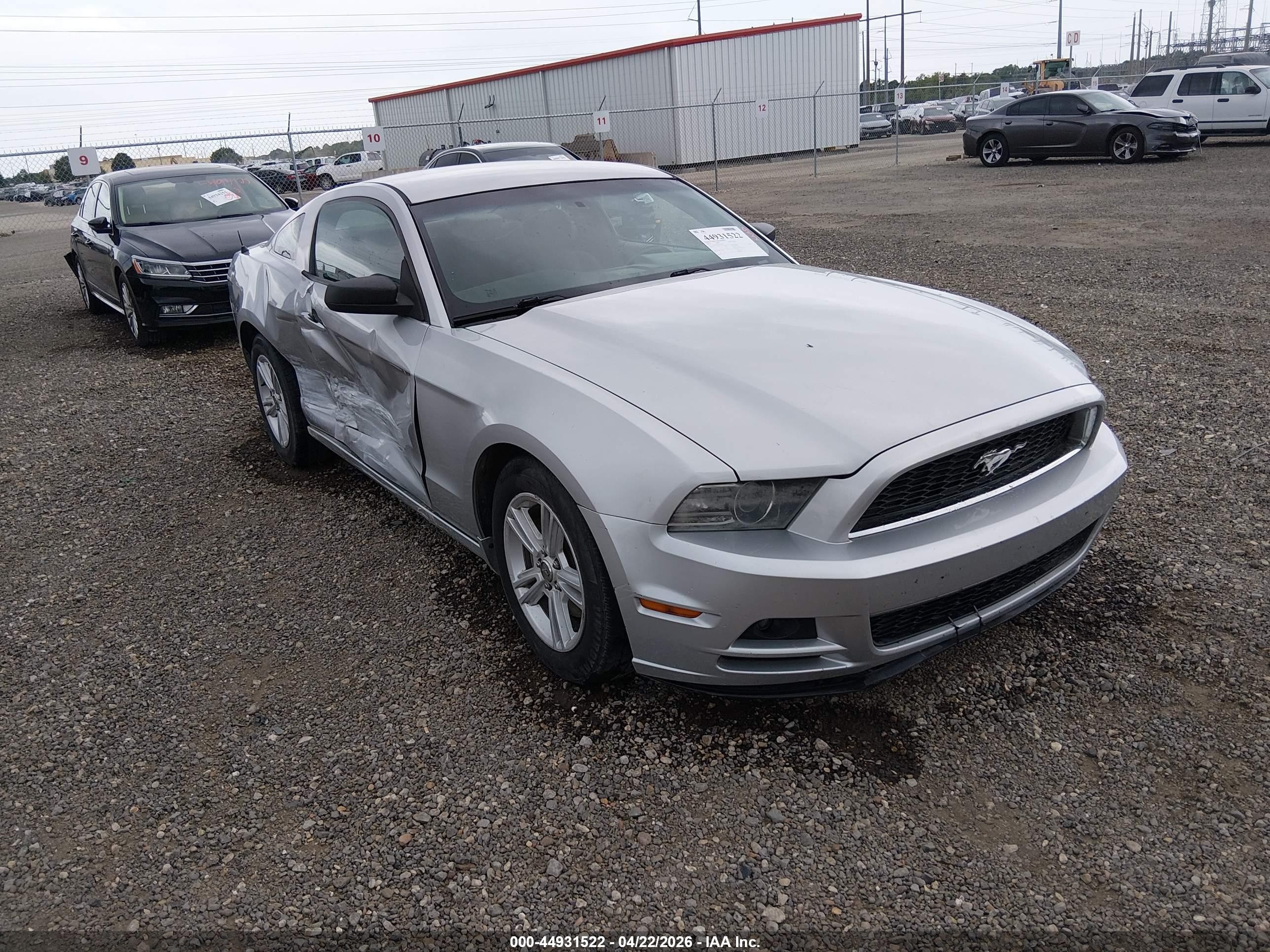 2013 Ford Mustang Premium, VIN 1ZVBP8AM6D5277584 — Side