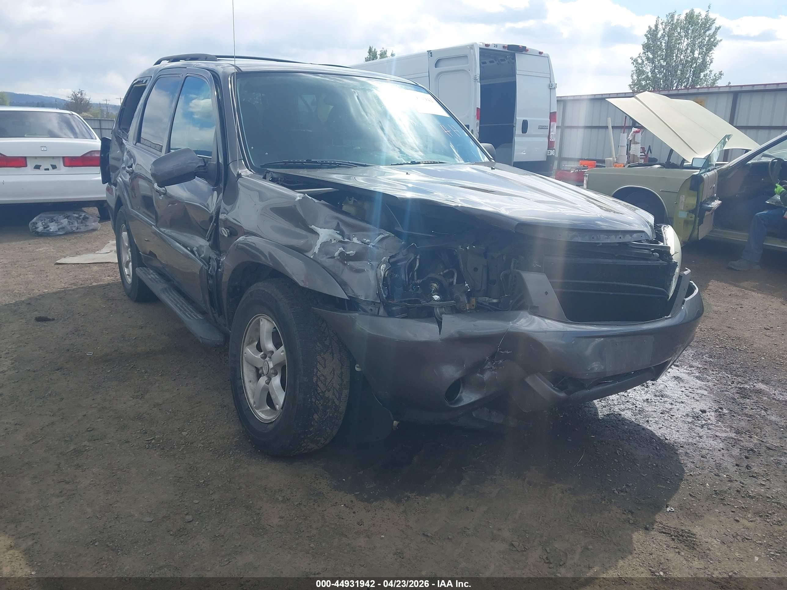2005 Mazda Tribute S, VIN 4F2CZ96115KM06999 — Front end