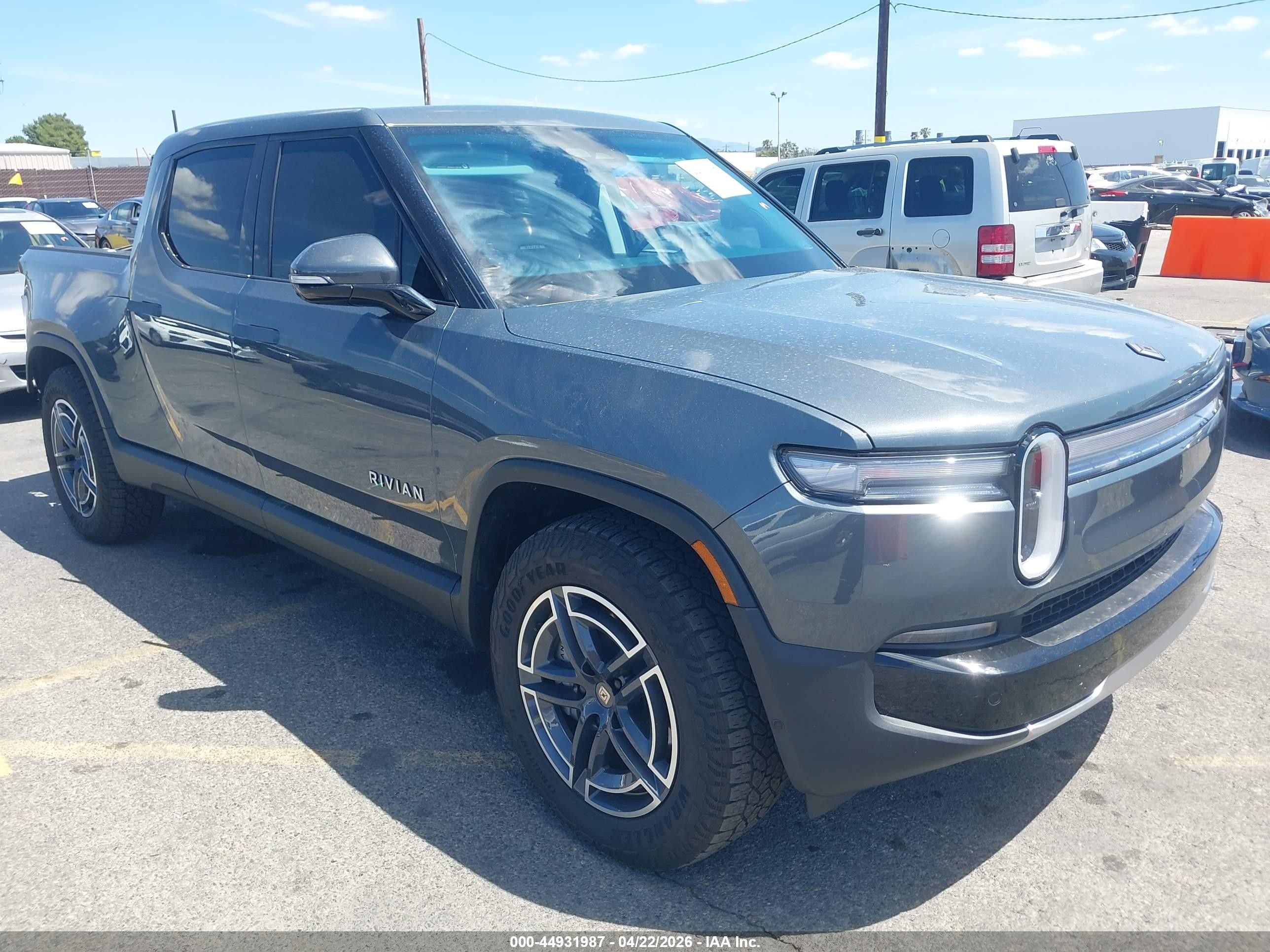 2026 Rivian R1T, VIN 7FCTGGAA0TN043277 — Rear end
