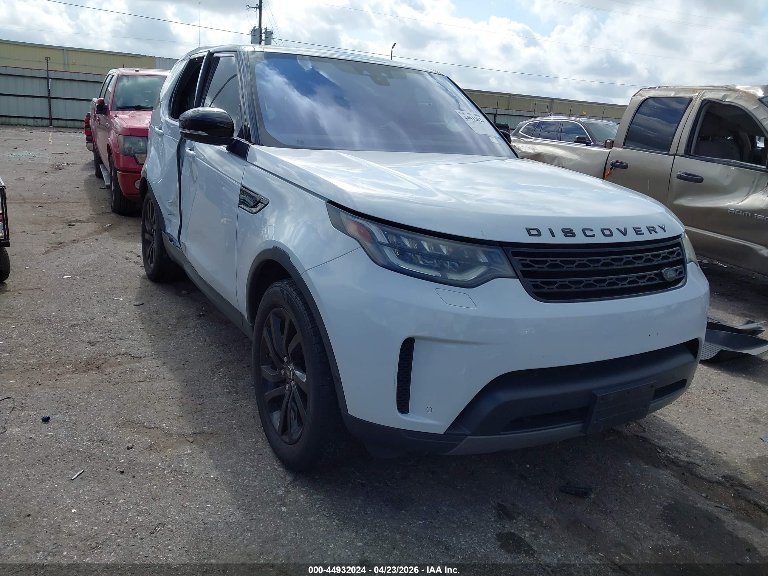 2019 Land Rover Discovery SE, VIN SALRG2RV9K2414715 — Side
