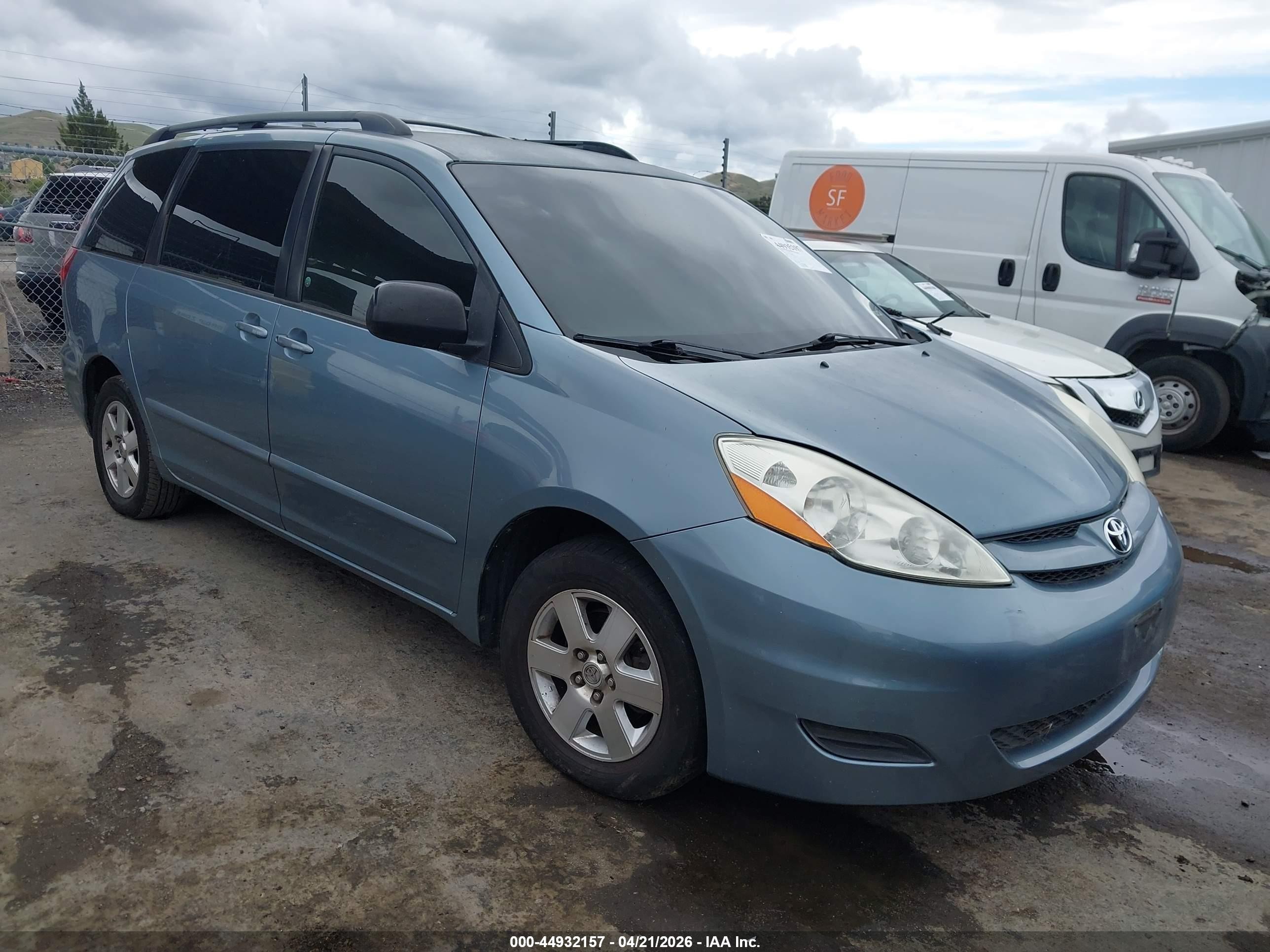 2006 Toyota Sienna CE, VIN 5TDZA23C86S437353 — Пожар в салоне