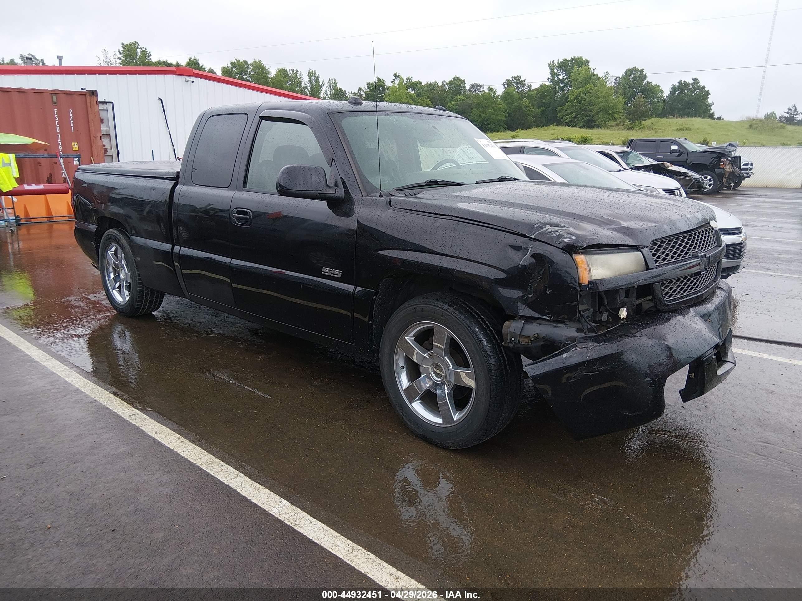 2005 Chevrolet Silverado SS, VIN 2GCEC19N451312349 — Front end