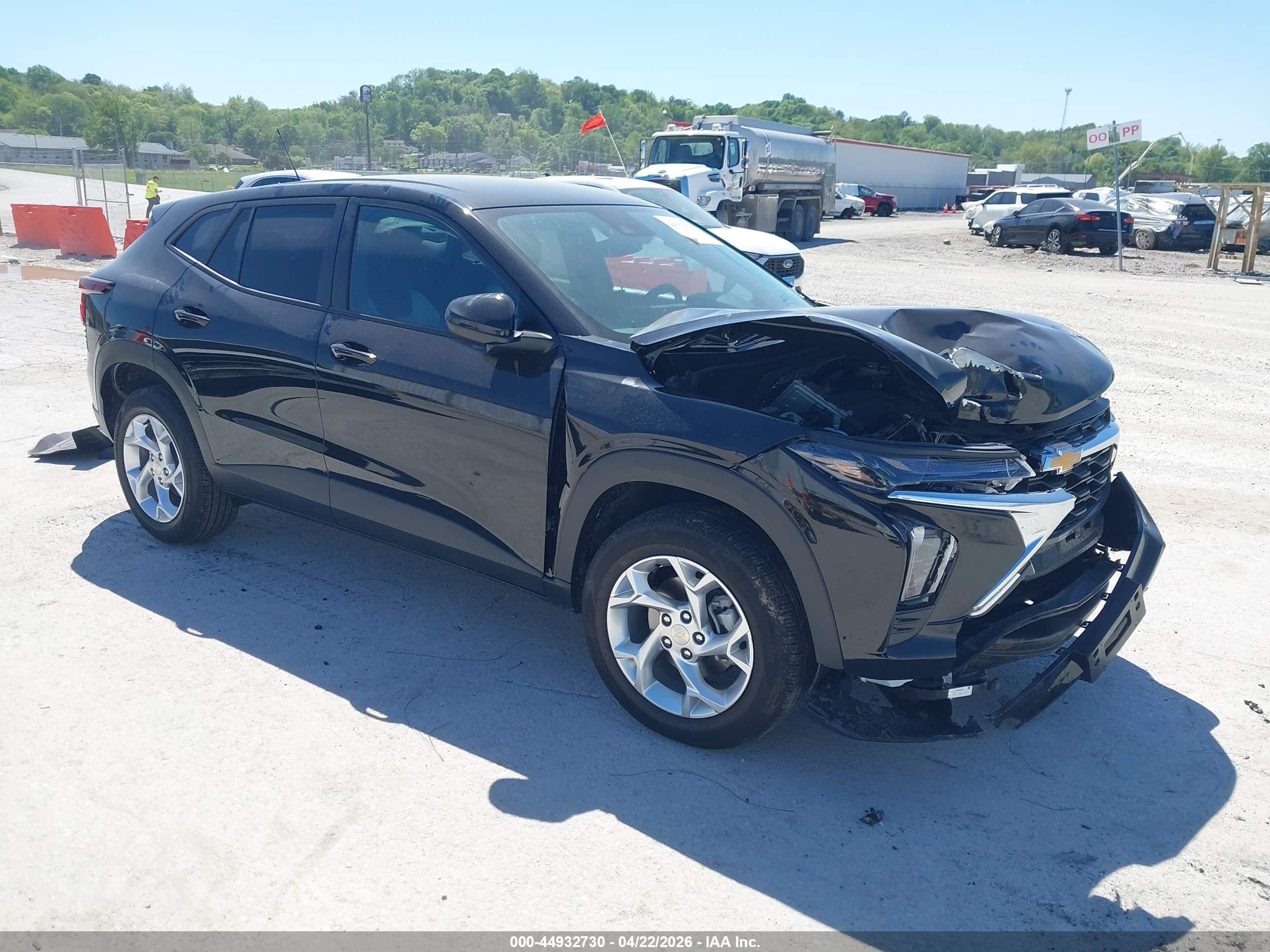 2025 Chevrolet Trax LS, VIN KL77LFEPXSC243246 — Front end