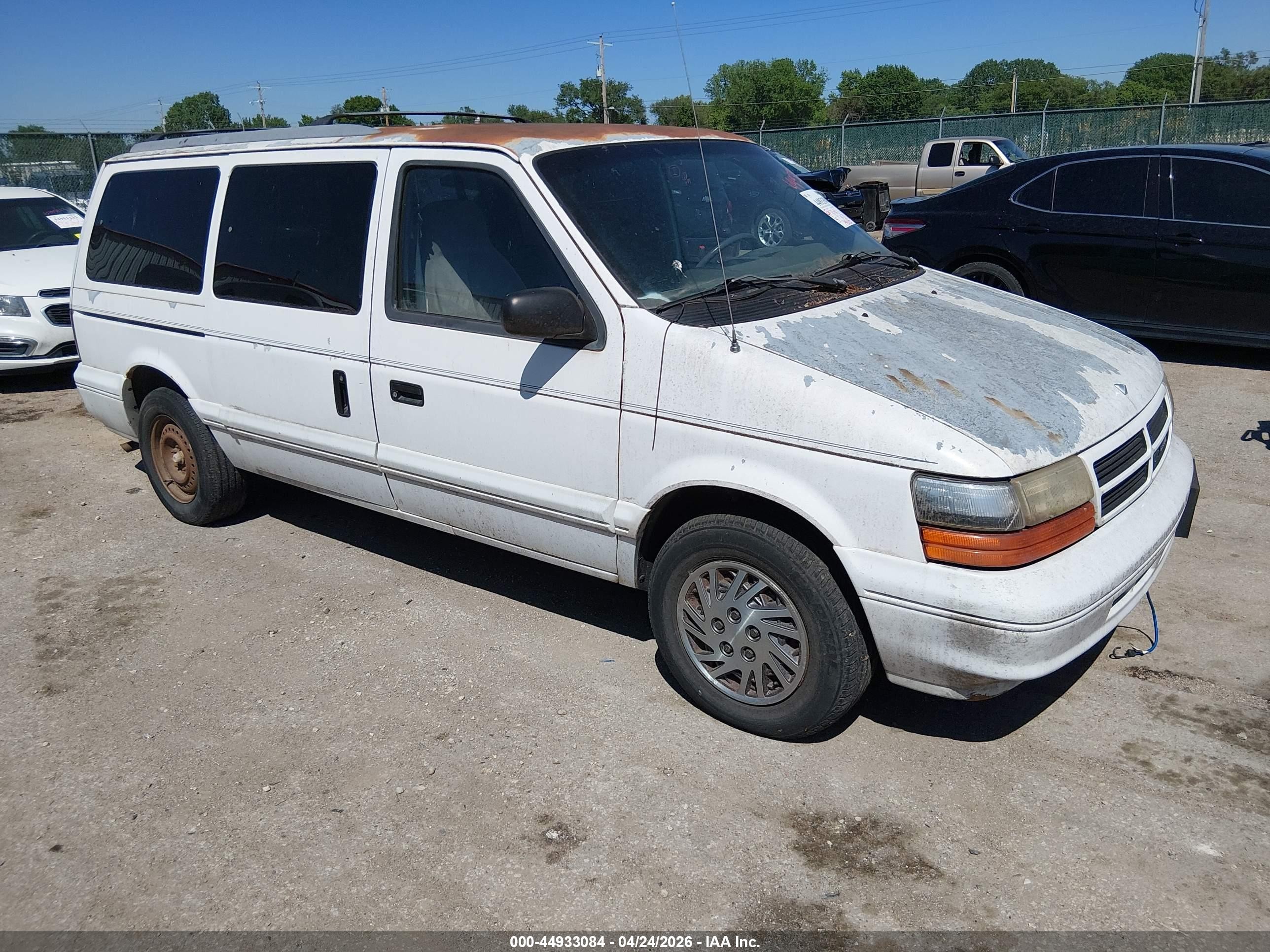 1995 Dodge Caravan Grand SE, VIN 1B4GH44R1SX641253 — Normal wear