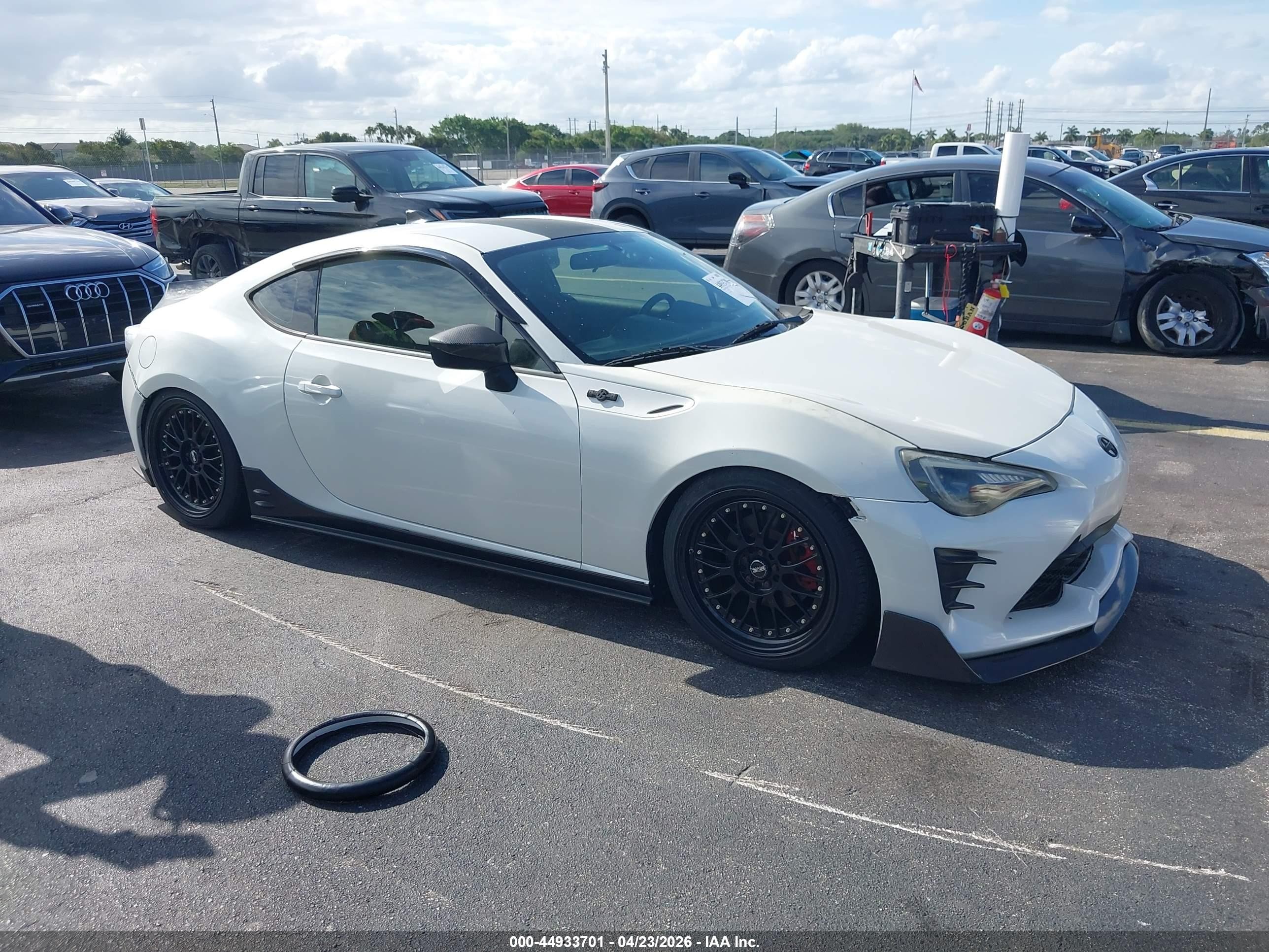 2013 Scion FR-S, VIN JF1ZNAA10D2724972 — Side