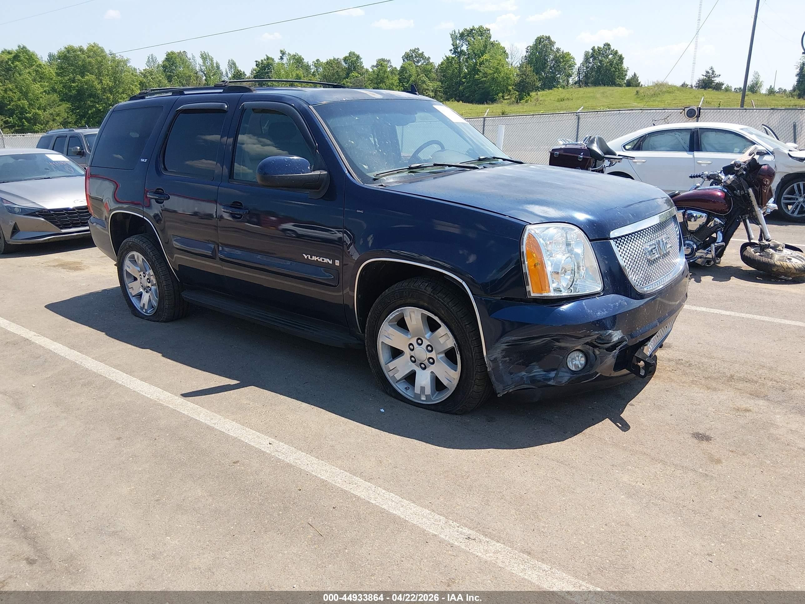 2007 GMC Yukon SLT, VIN 1GKFC130X7R276943 — Front end