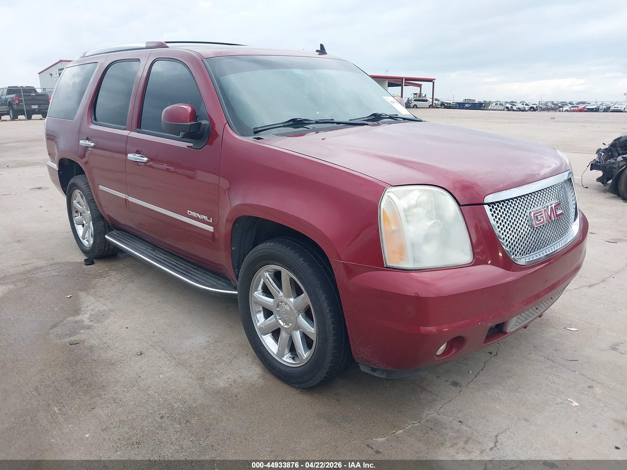2011 GMC Yukon Denali, VIN 1GKS2EEF2BR198628 — Normal wear