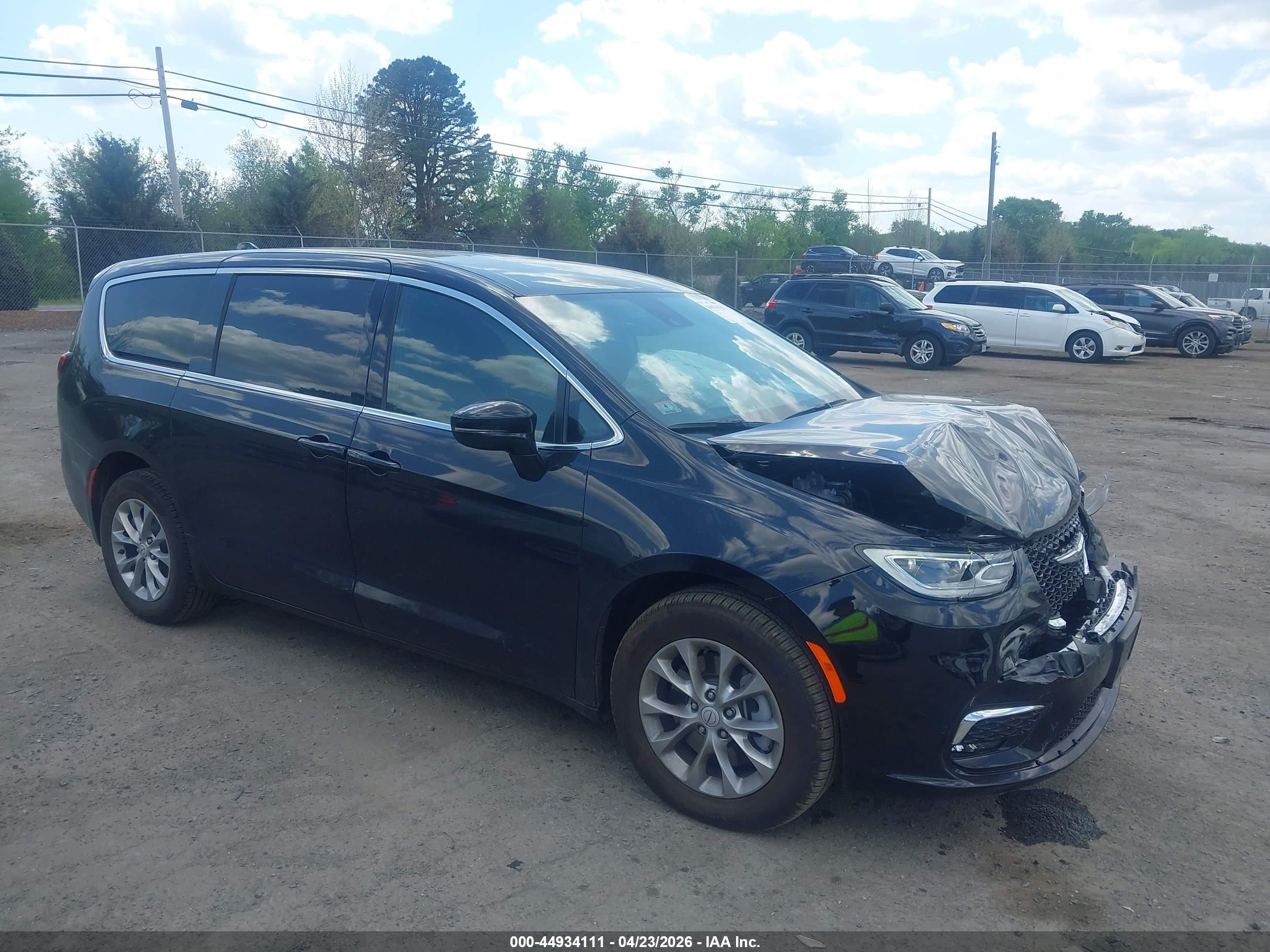 2026 Chrysler Pacifica Select, VIN 2C4RC3BG9TR199716 — Перед