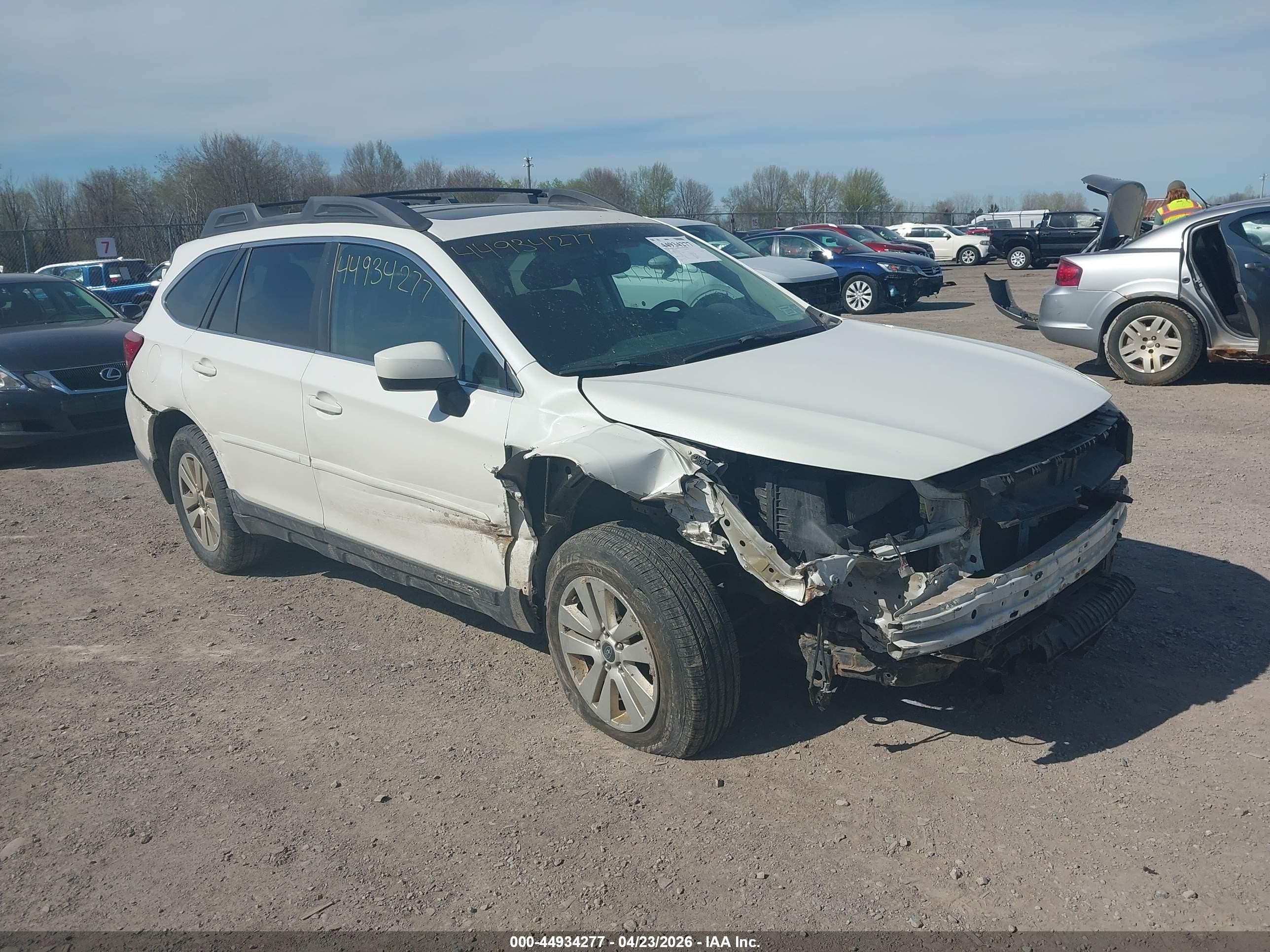 2016 Subaru Outback Premium, VIN 4S4BSADC8G3279943 — Front end