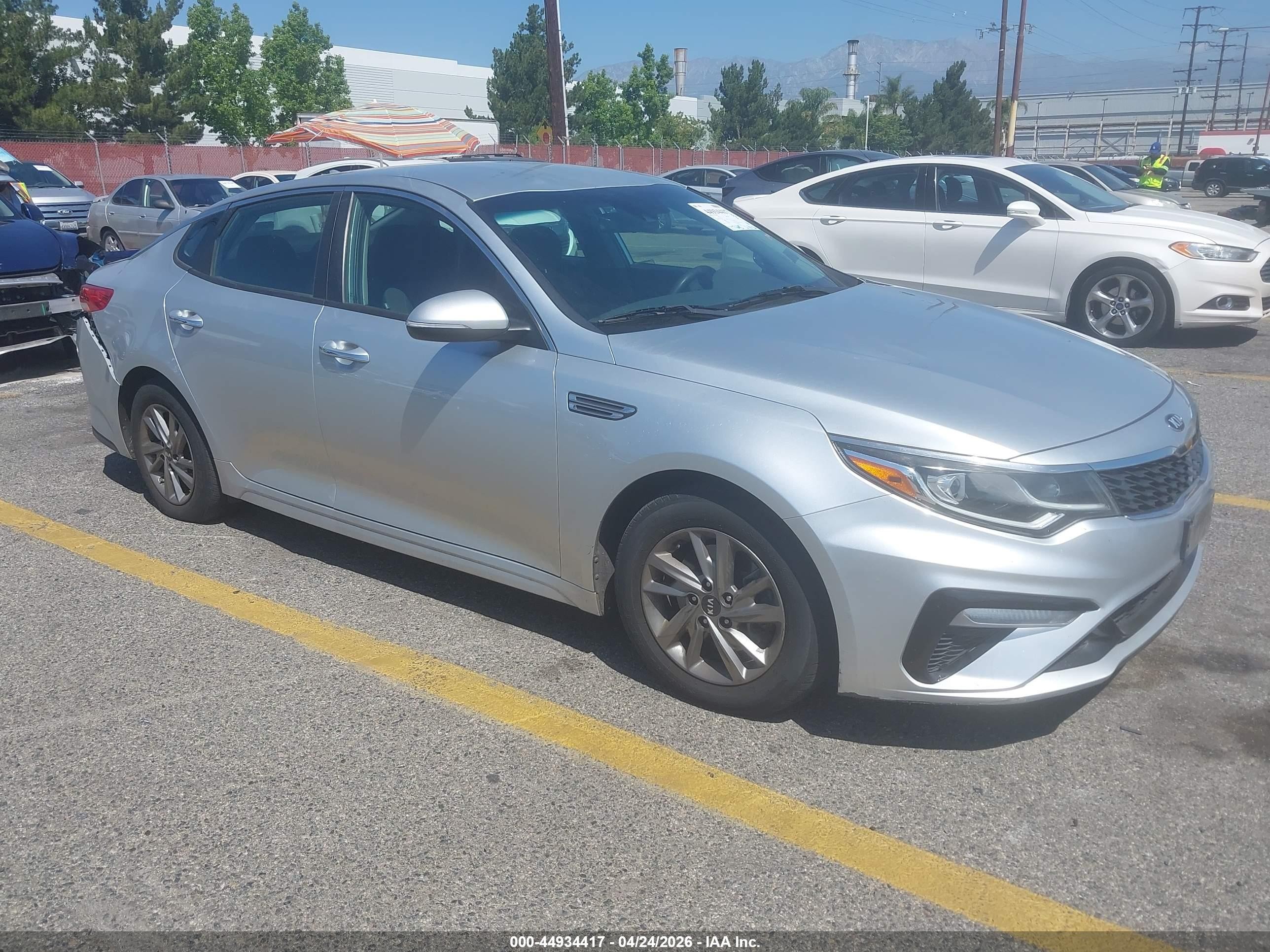 2019 Kia Optima S, VIN 5XXGT4L39KG337156 — Rear end