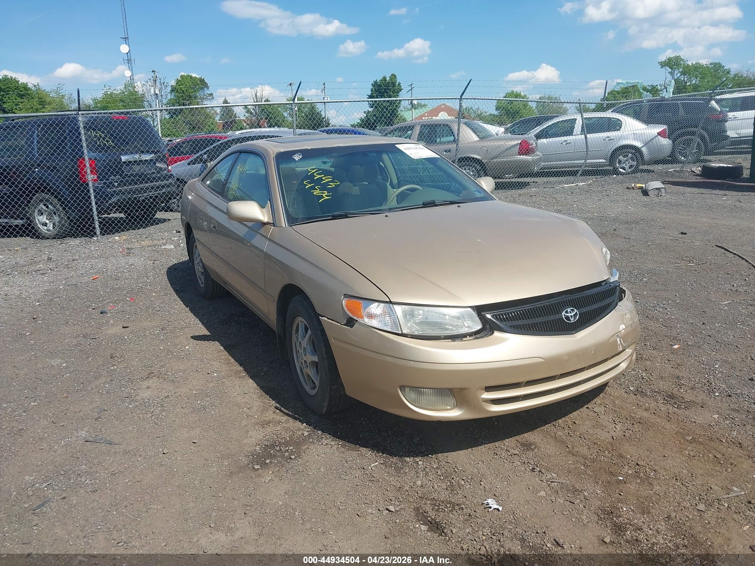 2000 Toyota Solara SE, VIN 2T1CG22P8YC293856 — Front end