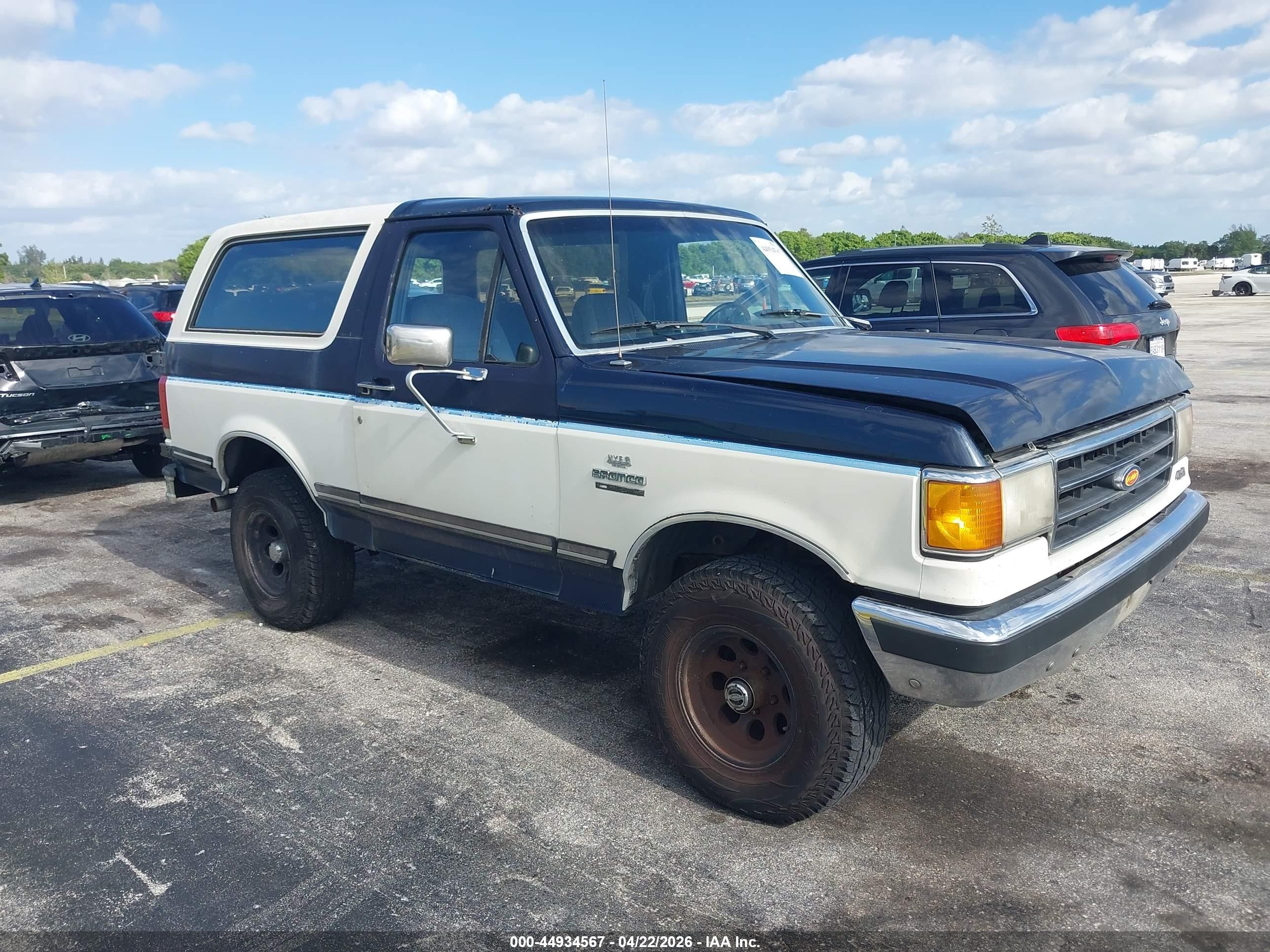 1989 Ford Bronco Eddie Bauer, VIN 1FMEU15N2KLA65644 — Normal wear