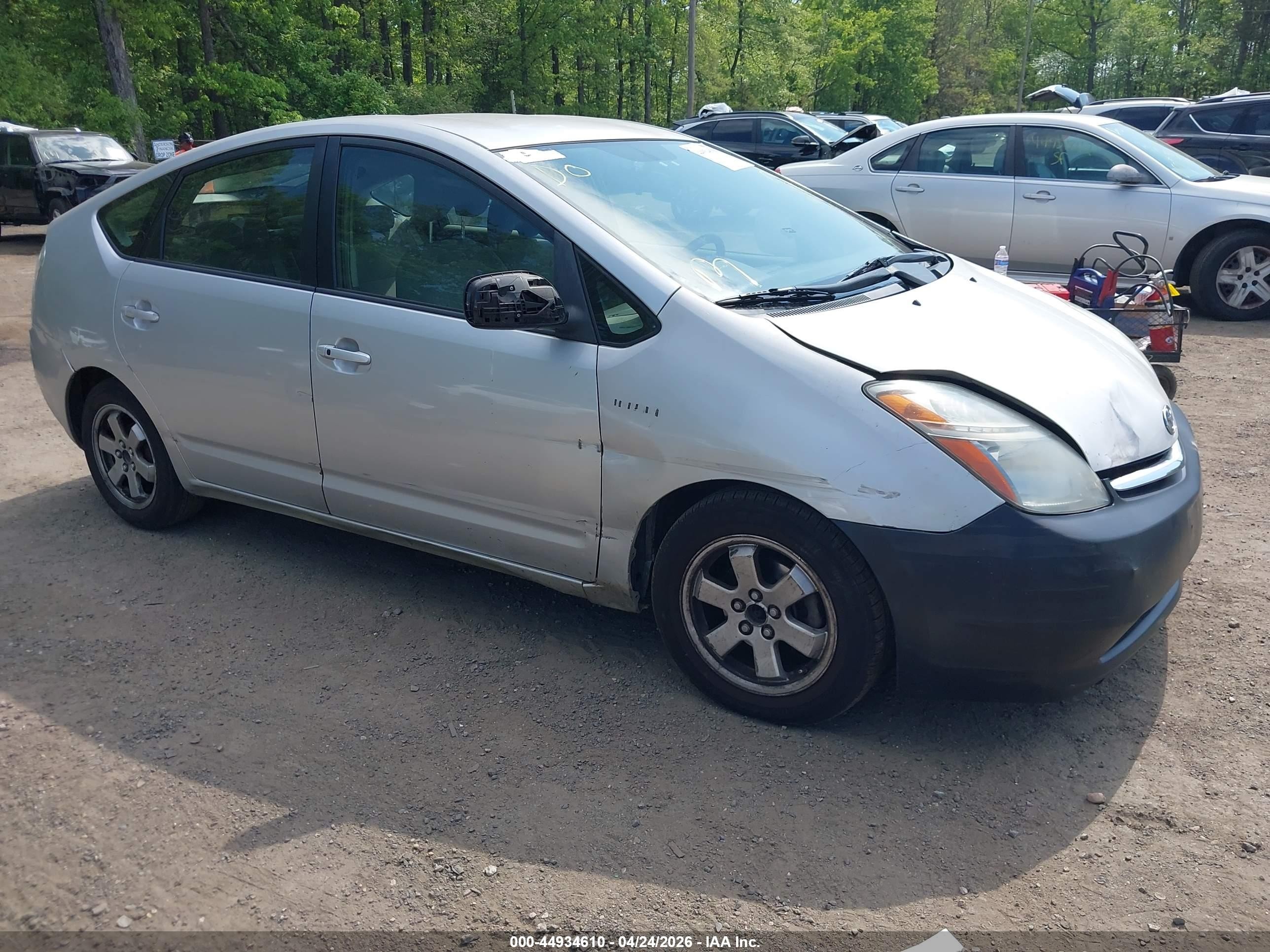 2007 Toyota Prius, VIN JTDKB20U173272664 — Front end