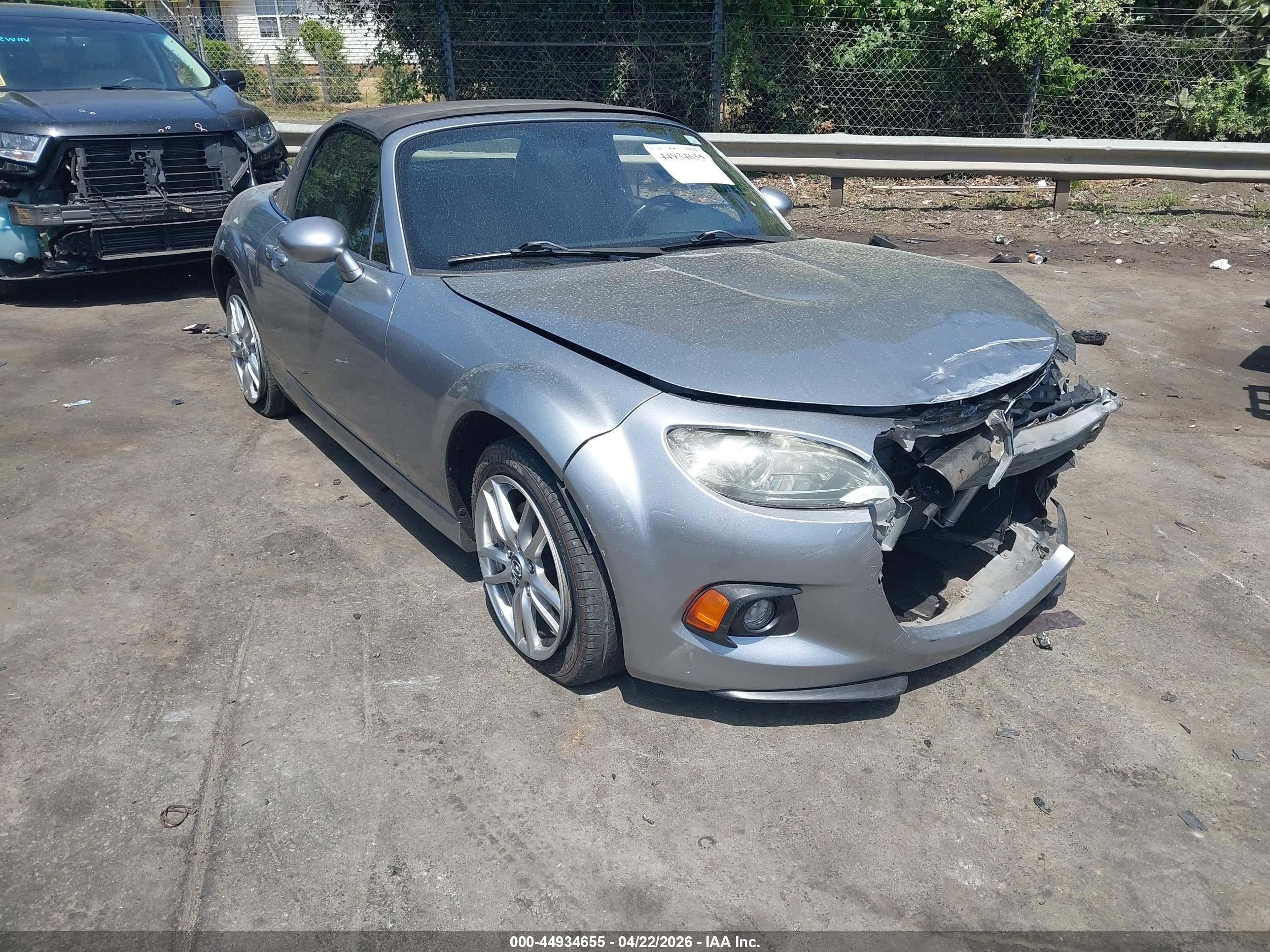 2013 Mazda MX-5 Miata Sport, VIN JM1NC2JF4D0228164 — Front end