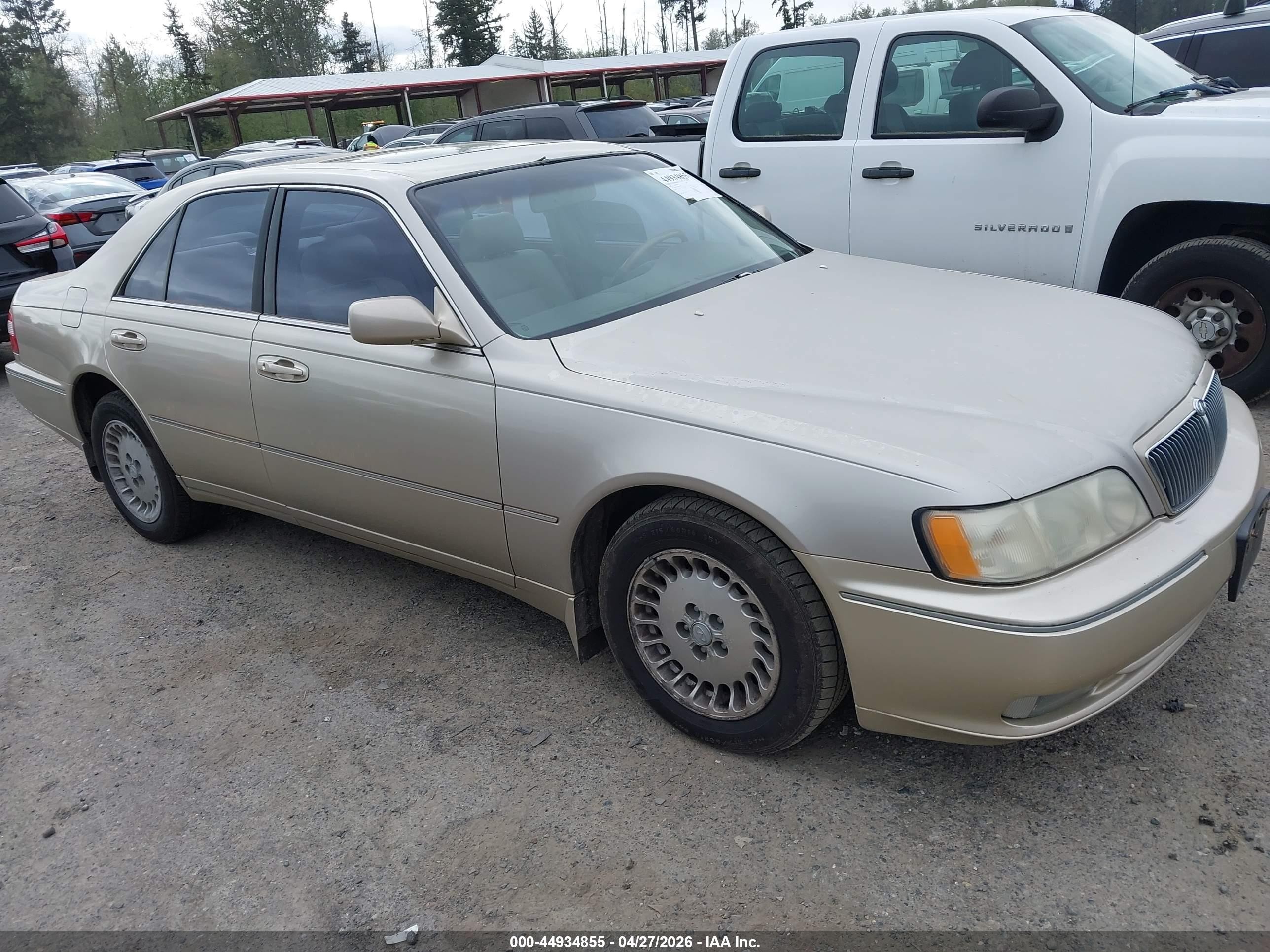2001 Infiniti Q45 Touring, VIN JNKBY31A81M100592 — Front end