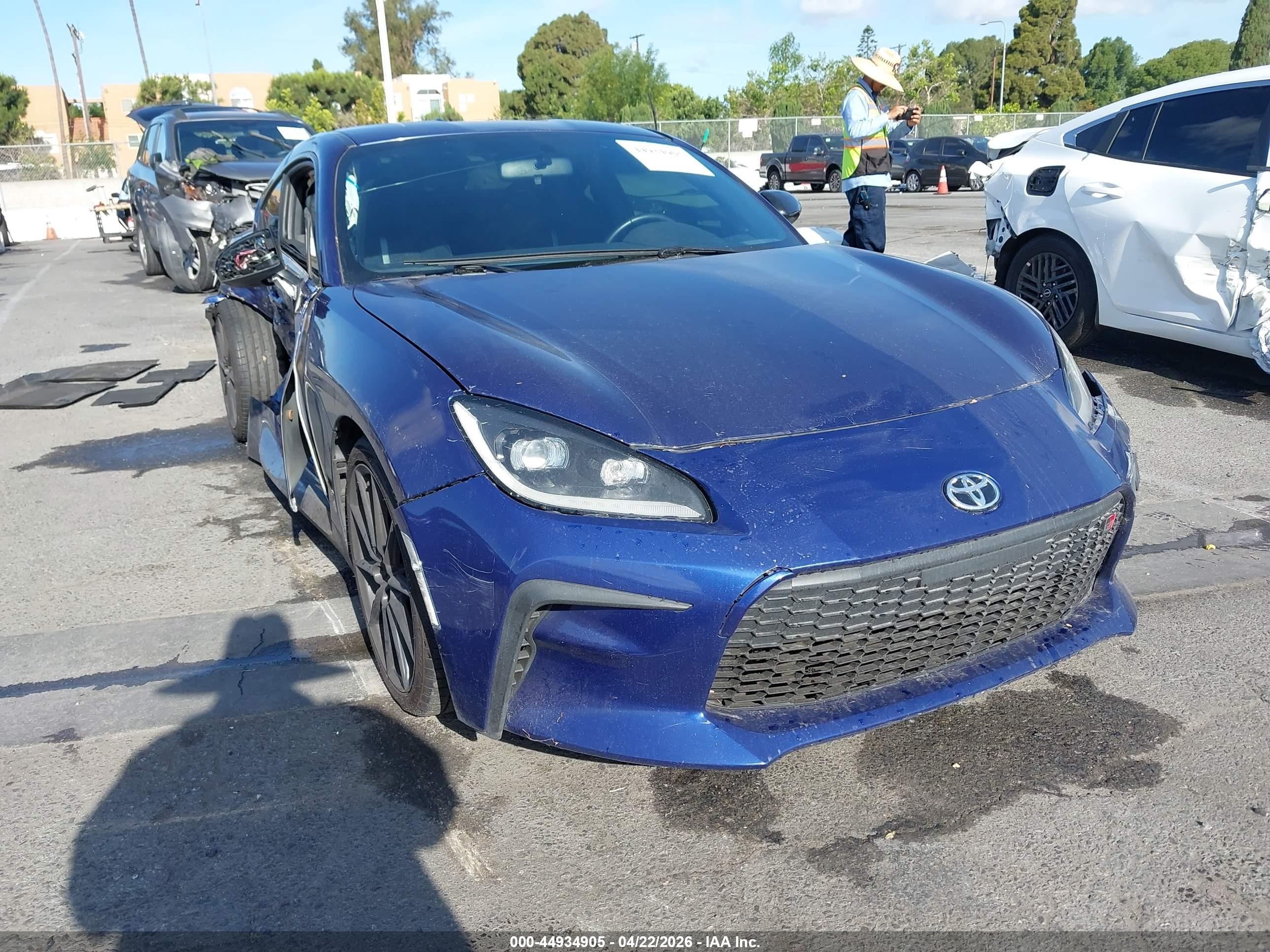 2022 Toyota 86 Premium, VIN JF1ZNBE18N9757825 — Side