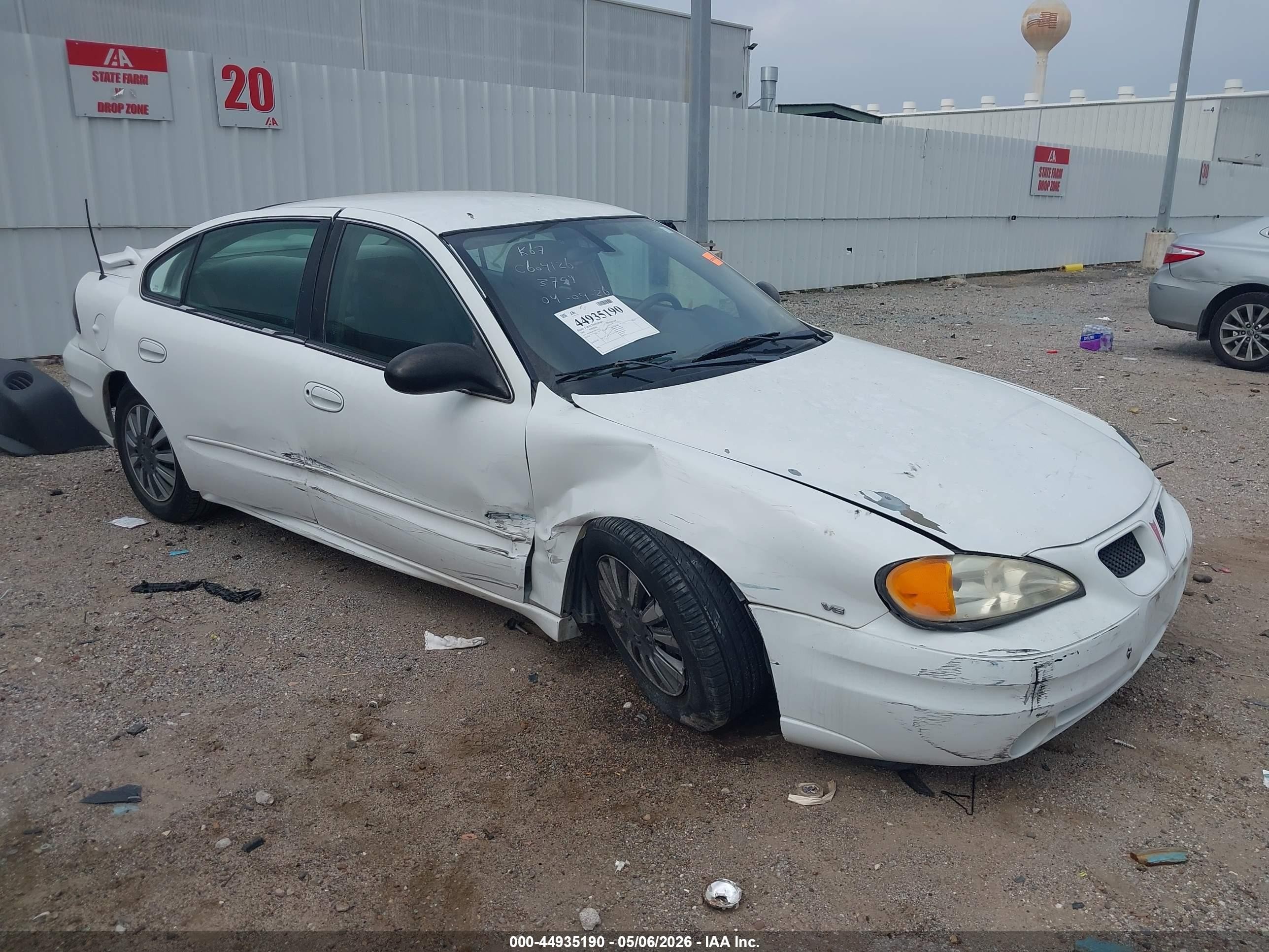 2005 Pontiac Grand Am SE, VIN 1G2NE52E35M123759 — Side