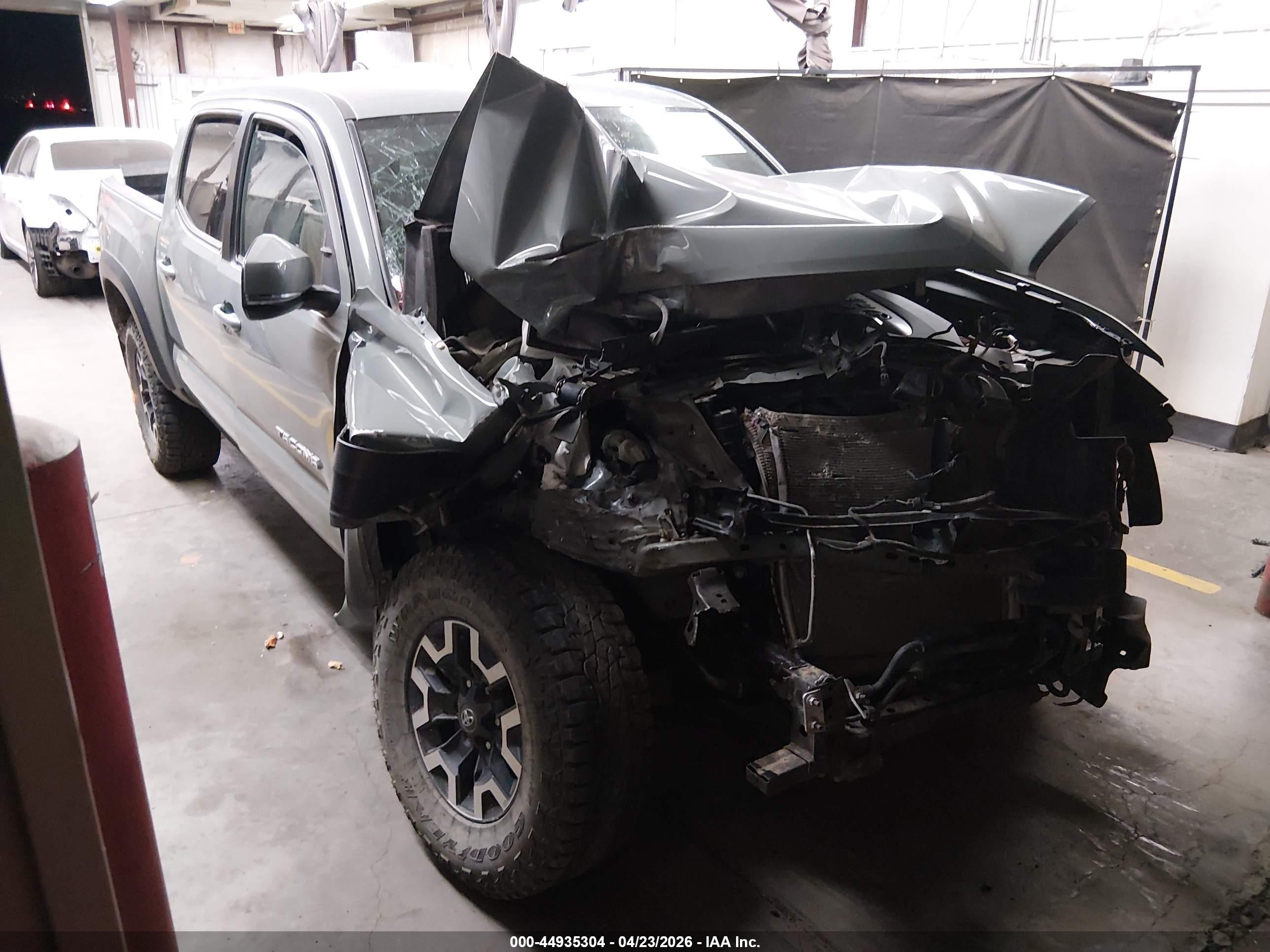 2022 Toyota Tacoma TRD Off Road, VIN 3TMCZ5AN2NM532123 — По всему кузову