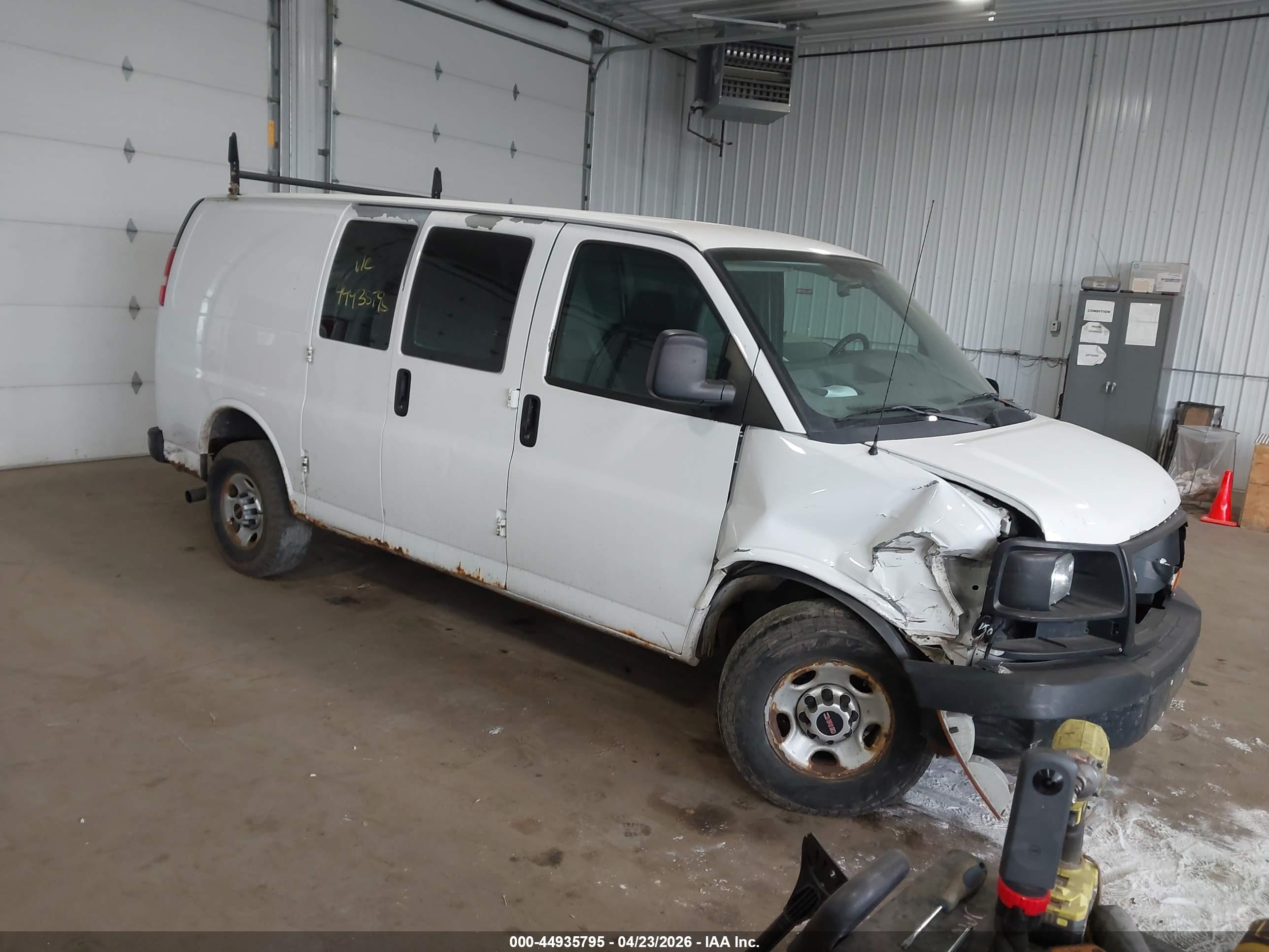2012 GMC Savana Cargo, VIN 1GTZ7TFGXC1139821 — Front end