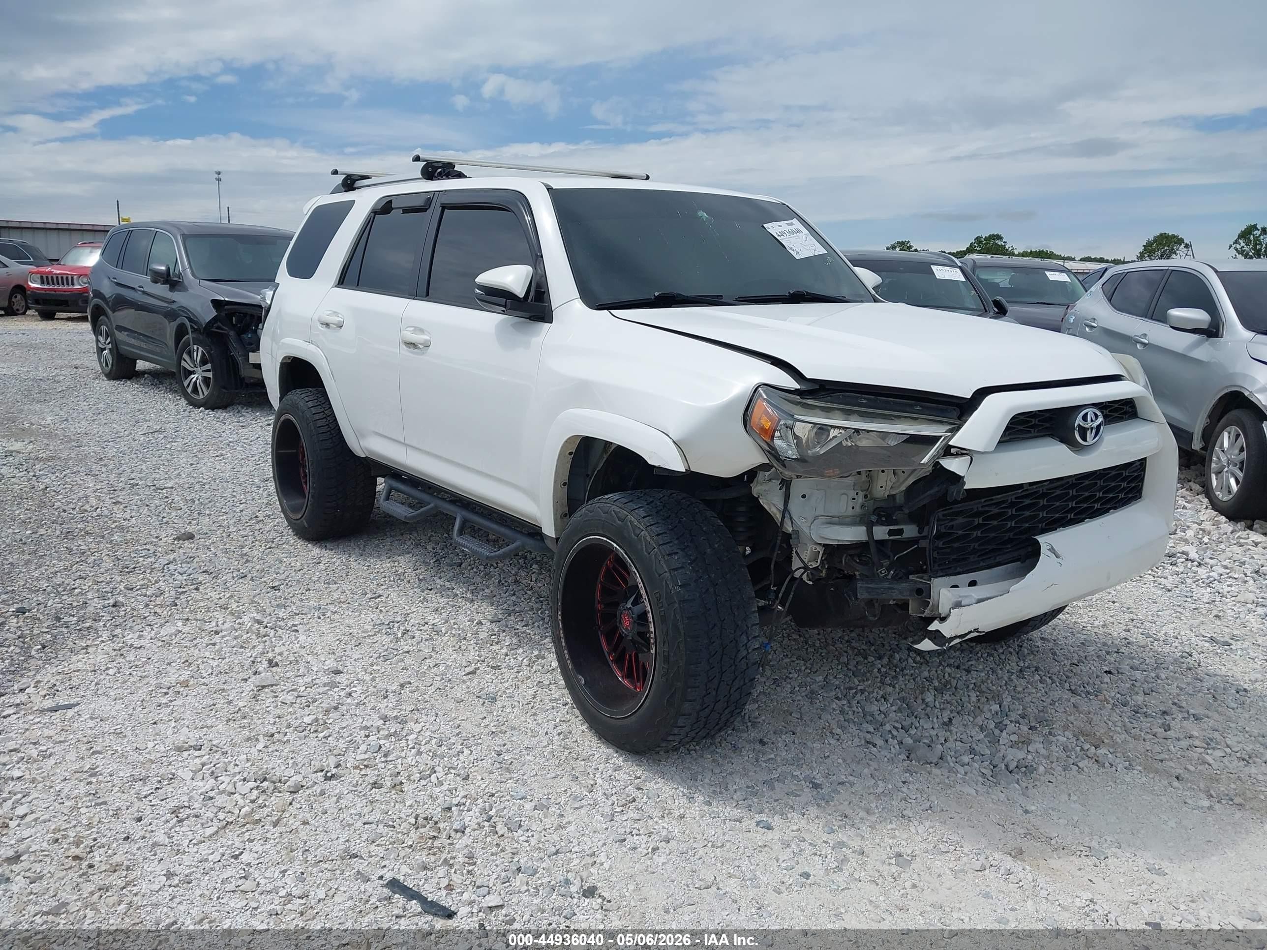 2019 Toyota 4Runner Limited Nightshade, VIN JTEBU5JR3K5658579 — Front end