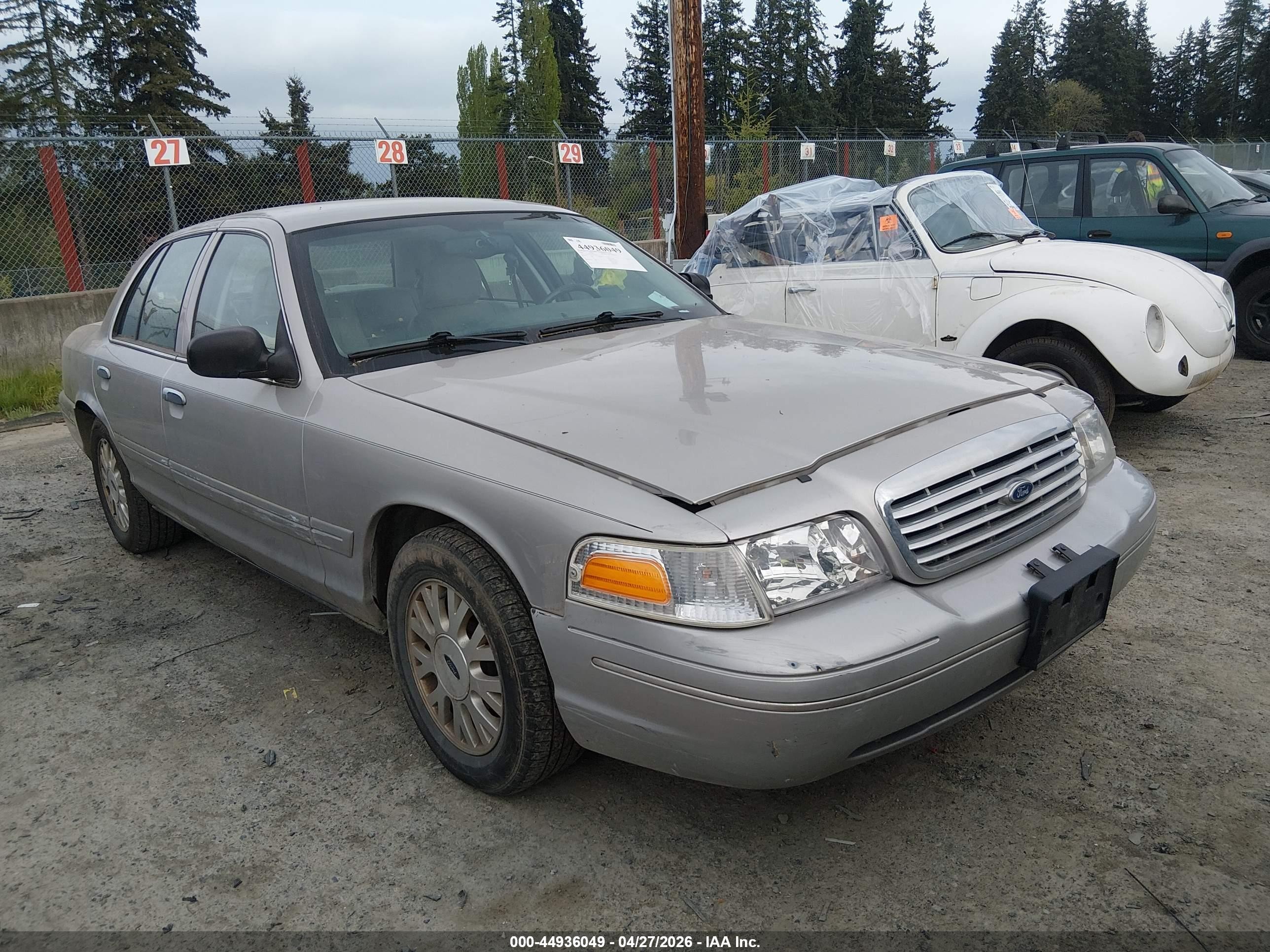 2004 Ford Crown Victoria LX, VIN 2FAFP74W64X158966 — All over