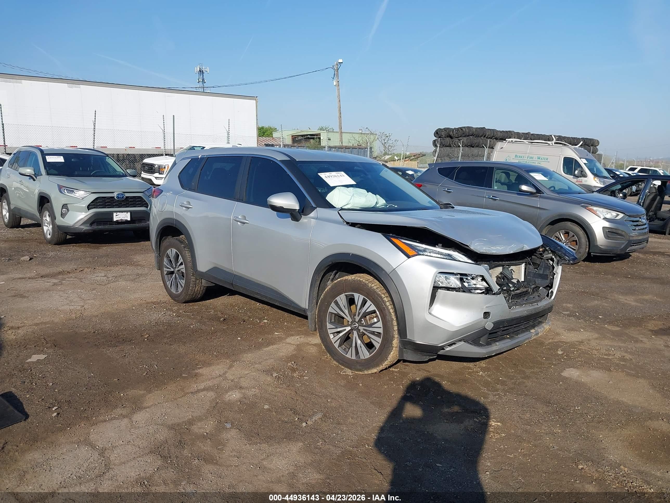 2023 Nissan Rogue SV, VIN JN8BT3BB2PW463804 — Перед