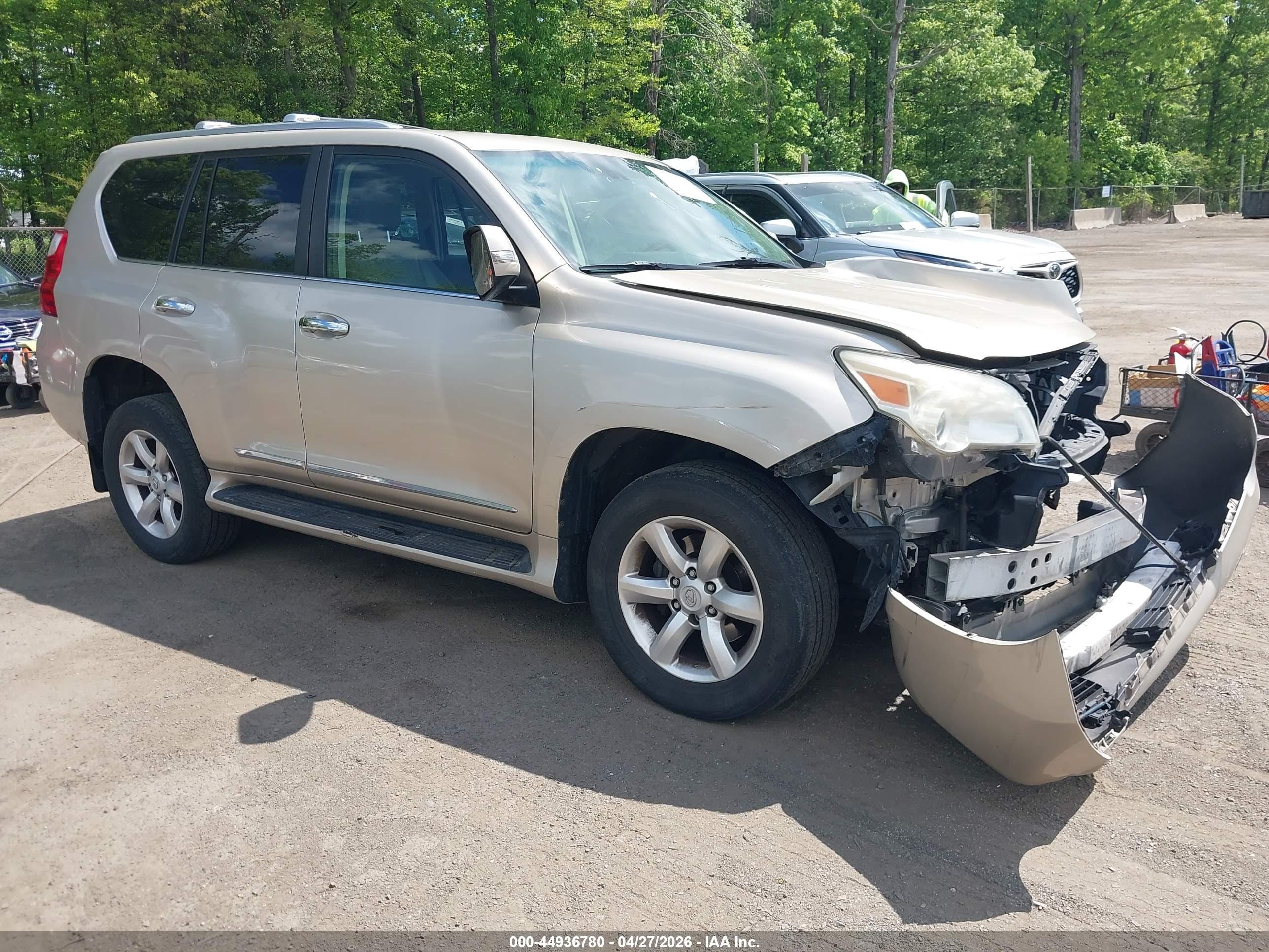 2011 Lexus GX 460, VIN JTJBM7FX5B5018684 — Front end