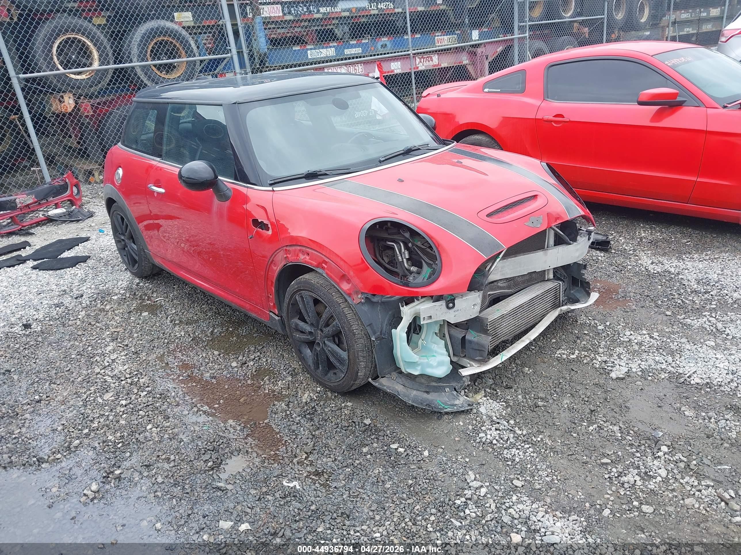 2015 MINI Hardtop S, VIN WMWXP7C52F2A41639 — Перед