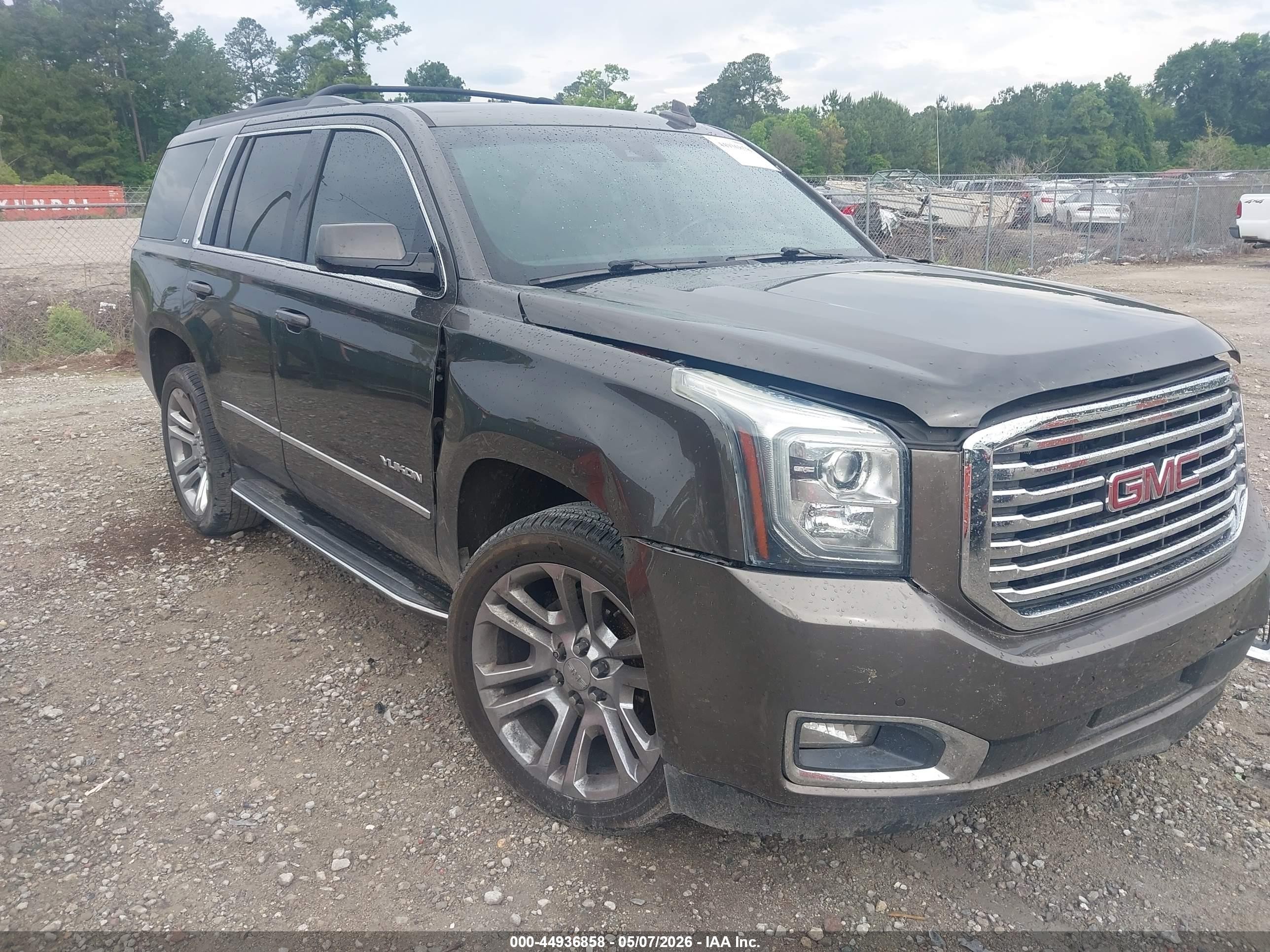 2019 GMC Yukon SLT, VIN 1GKS2BKC3KR120609 — Front end