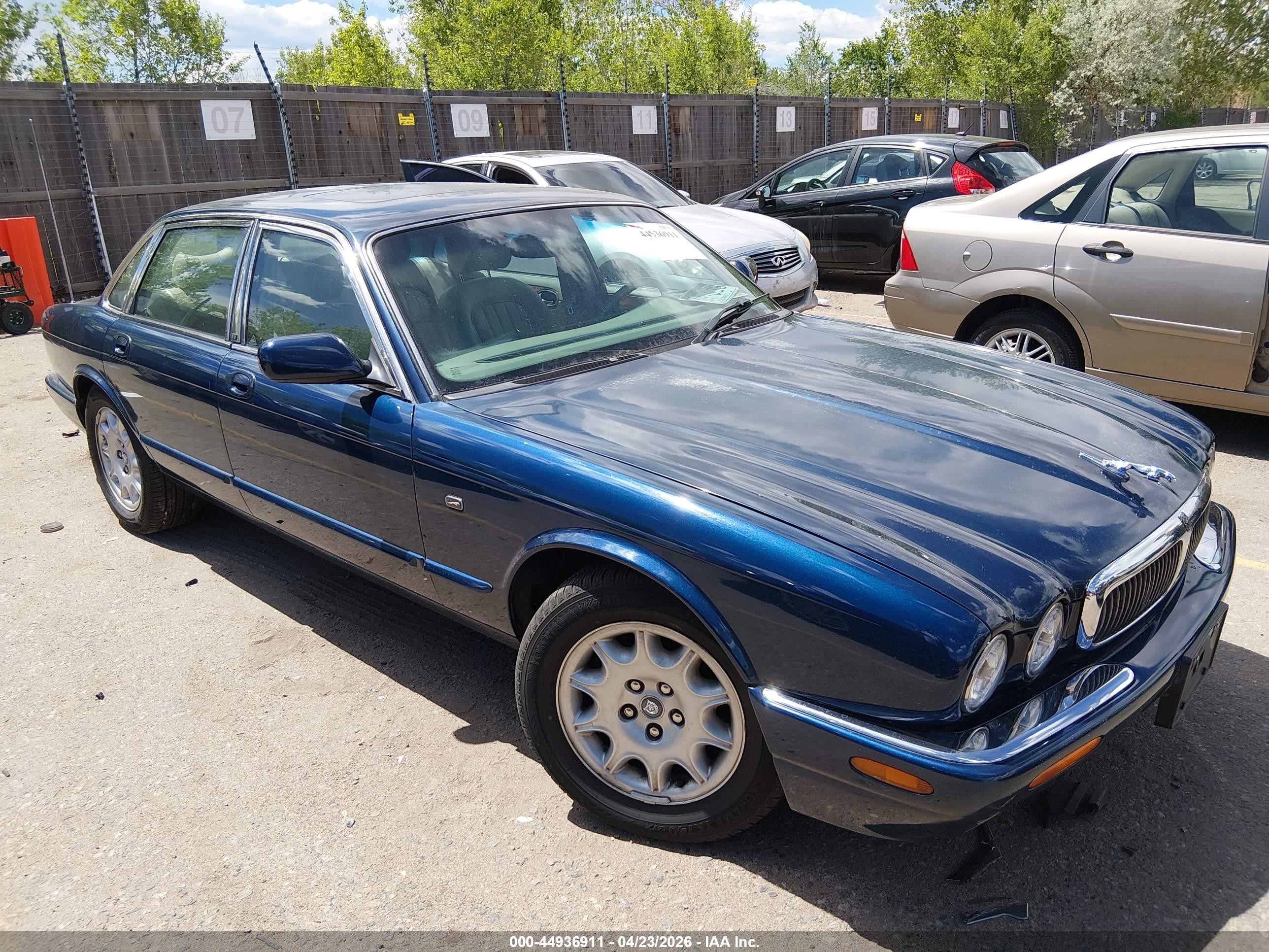 1999 Jaguar XJ, VIN SAJHX1044XC865877 — Normal wear