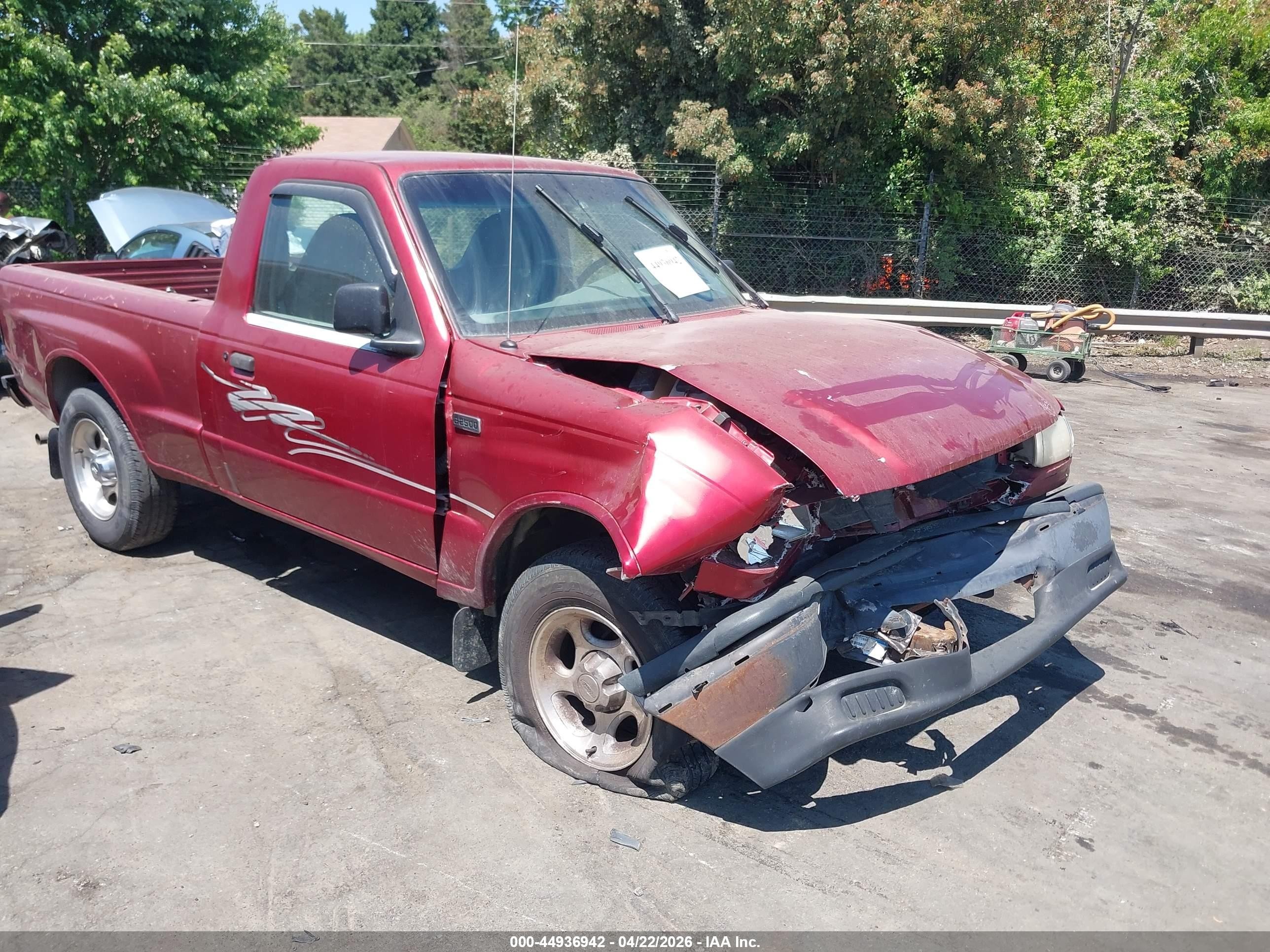 2000 Mazda B-Series SX, VIN 4F4YR12C7YTM04839 — Front end