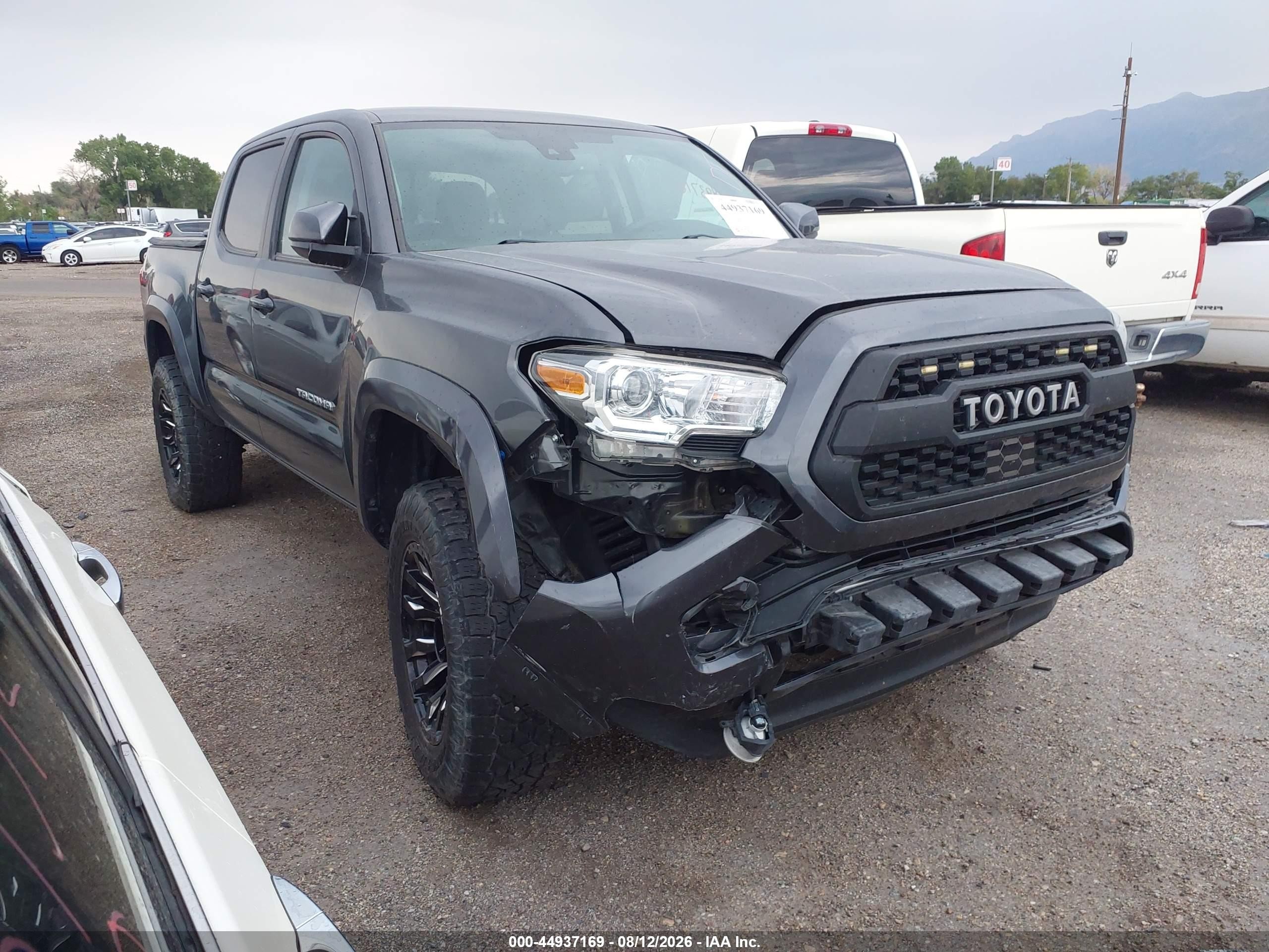 2020 Toyota Tacoma TRD Off Road, VIN 3TMAZ5CN4LM129763 — Перед