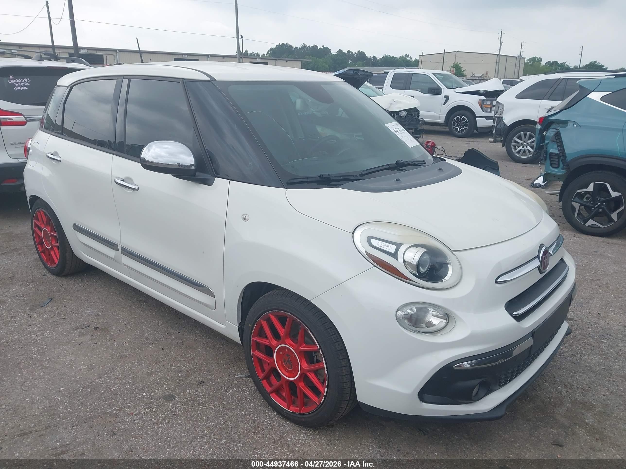 2018 FIAT 500L Lounge, VIN ZFBCFACH0JZ040825 — Rear end