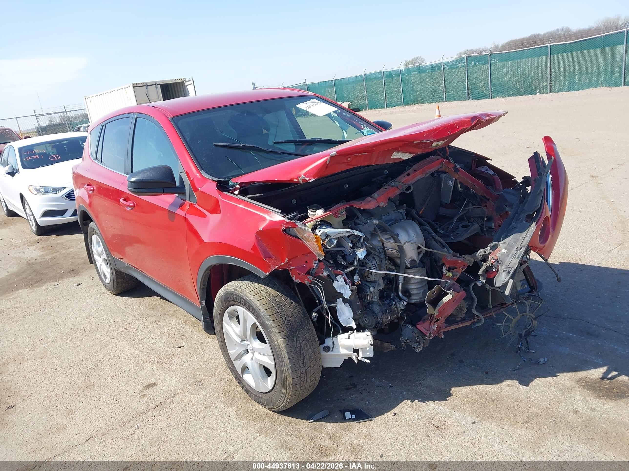 2015 Toyota RAV4 LE, VIN 2T3BFREV0FW242467 — Front end