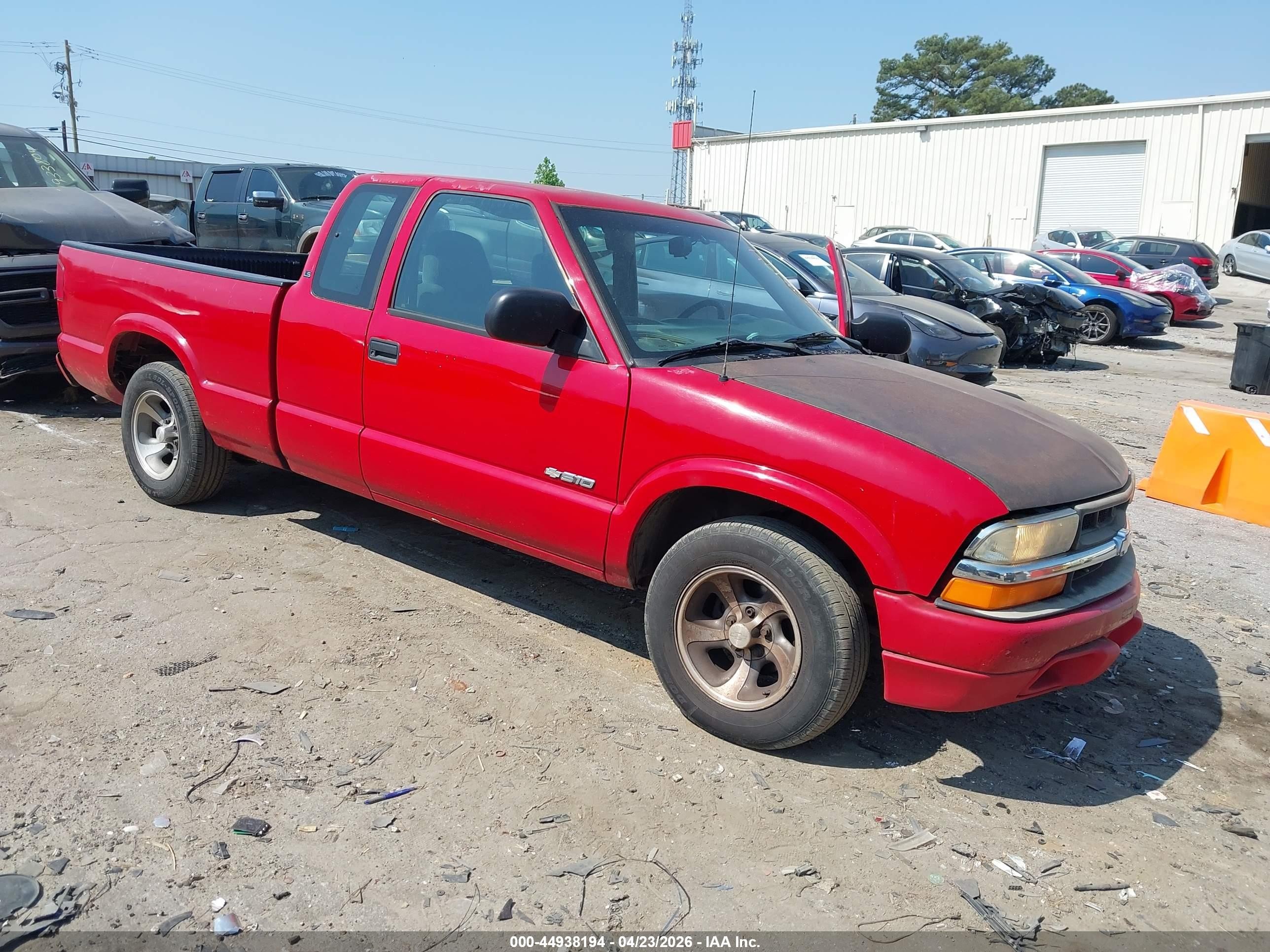 2000 Chevrolet S-10, VIN 1GCCS19W7Y8310938 — Rear end